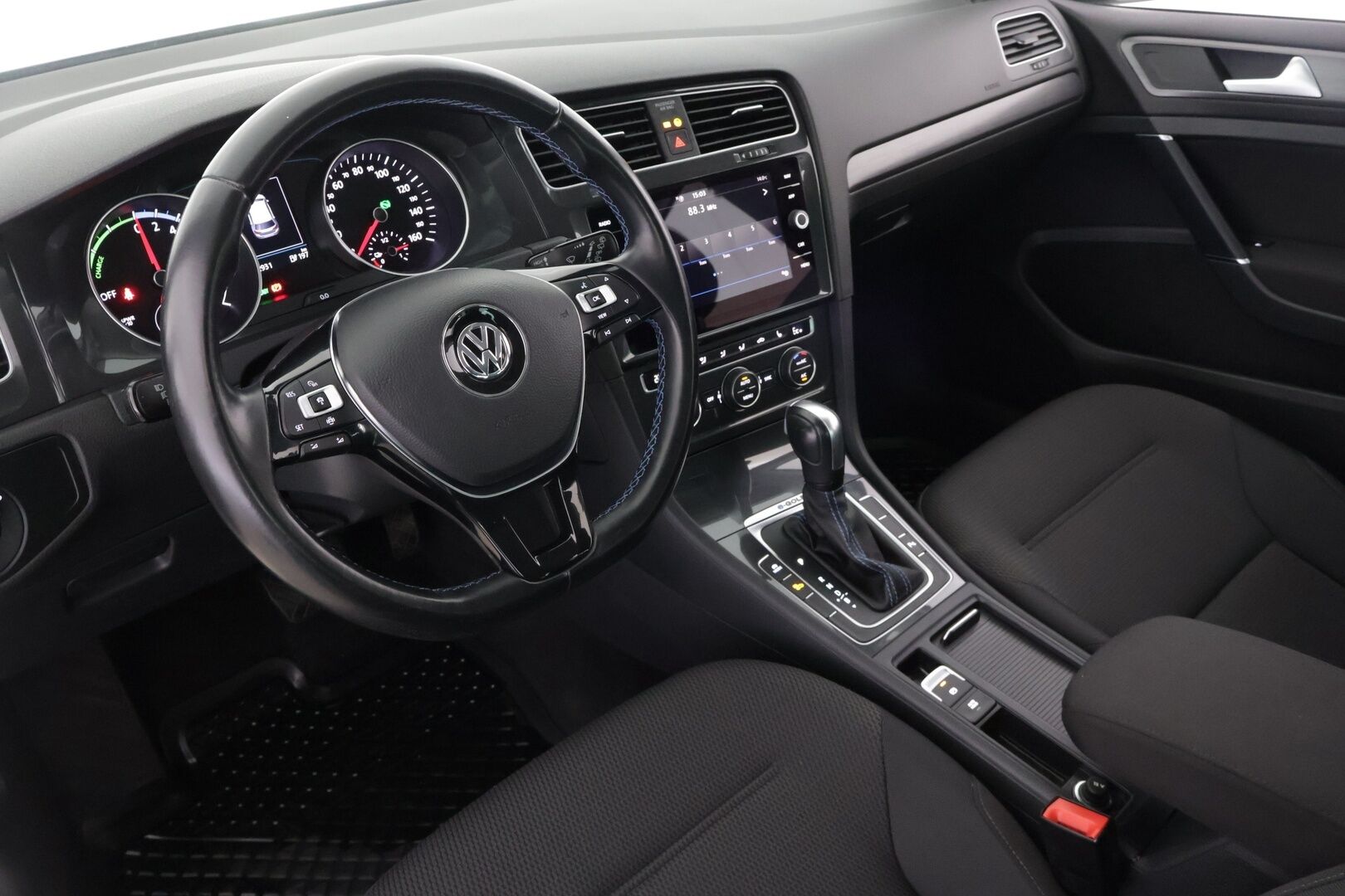 VOLKSWAGEN E-GOLF 2020 e-Golf 100 kW (136 hv) aut *Lämpöpumppu / Adapt. vakkari / Navi / LED / Apple&Android **