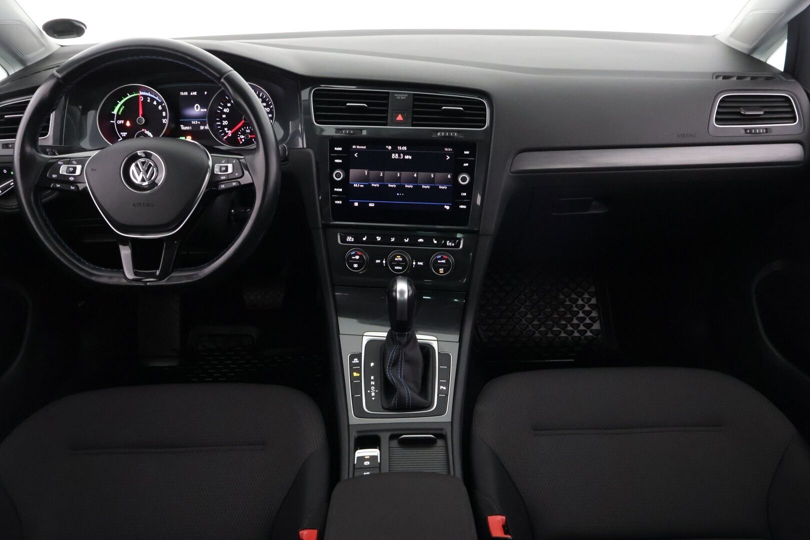 VOLKSWAGEN E-GOLF 2020 e-Golf 100 kW (136 hv) aut *Lämpöpumppu / Adapt. vakkari / Navi / LED / Apple&Android **