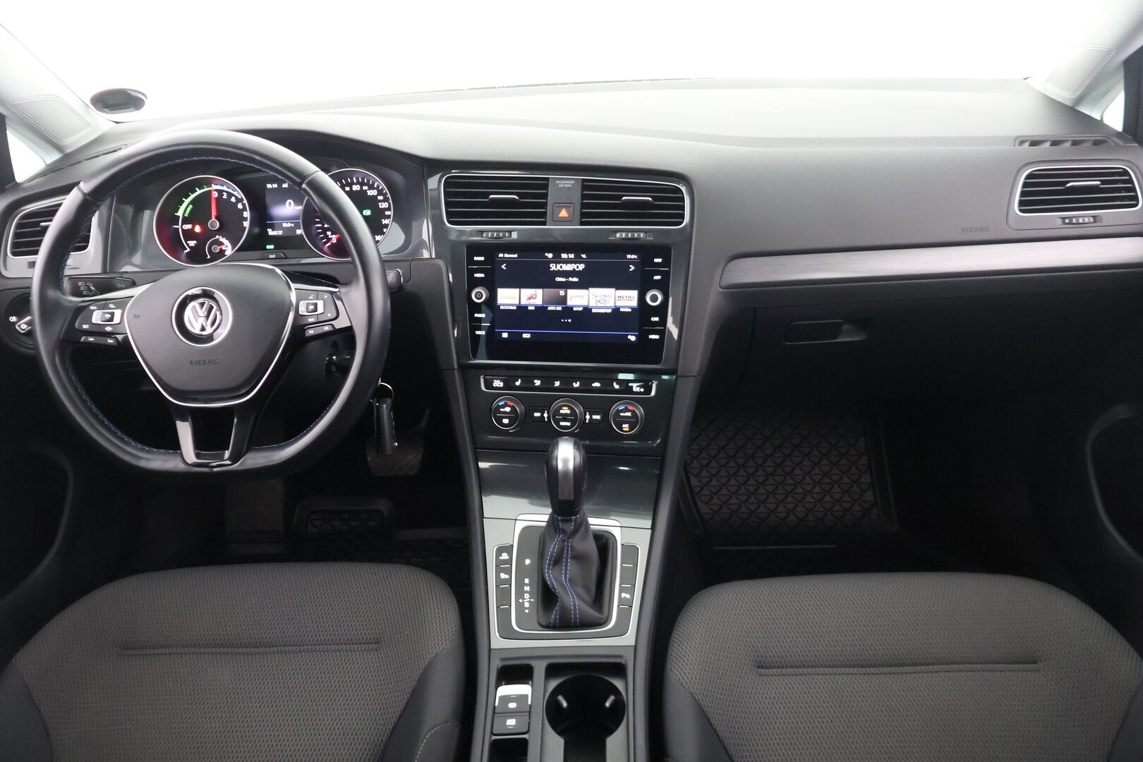 VOLKSWAGEN GOLF 2020 e-Golf 100 kW (136 hv) aut - *2x Renkaat & Vanteet / Kattavasti huollettu*