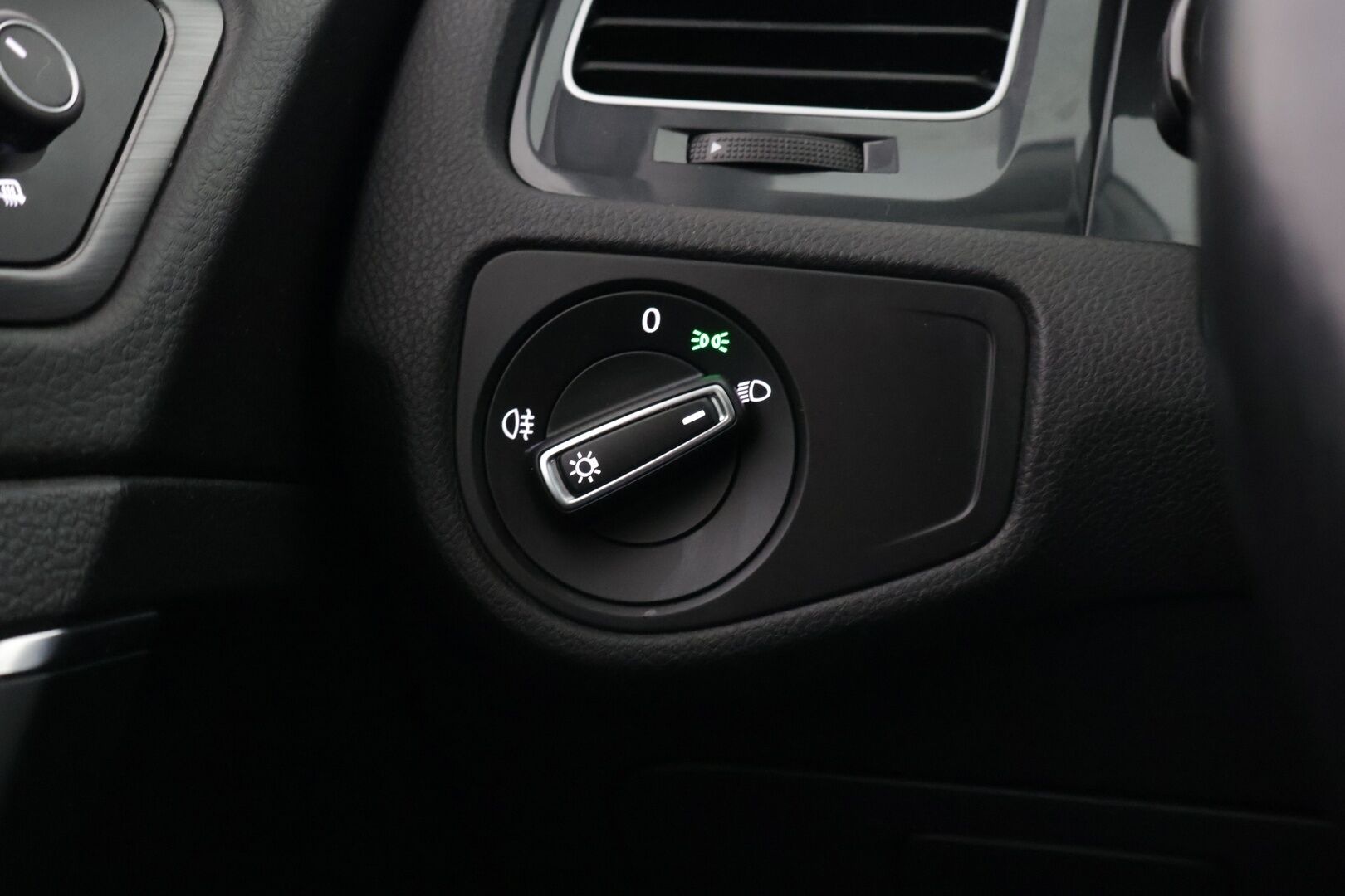 VOLKSWAGEN E-GOLF 2020 e-Golf 100 kW (136 hv) aut *Lämpöpumppu / Adapt. vakkari / Navi / LED / Apple&Android **