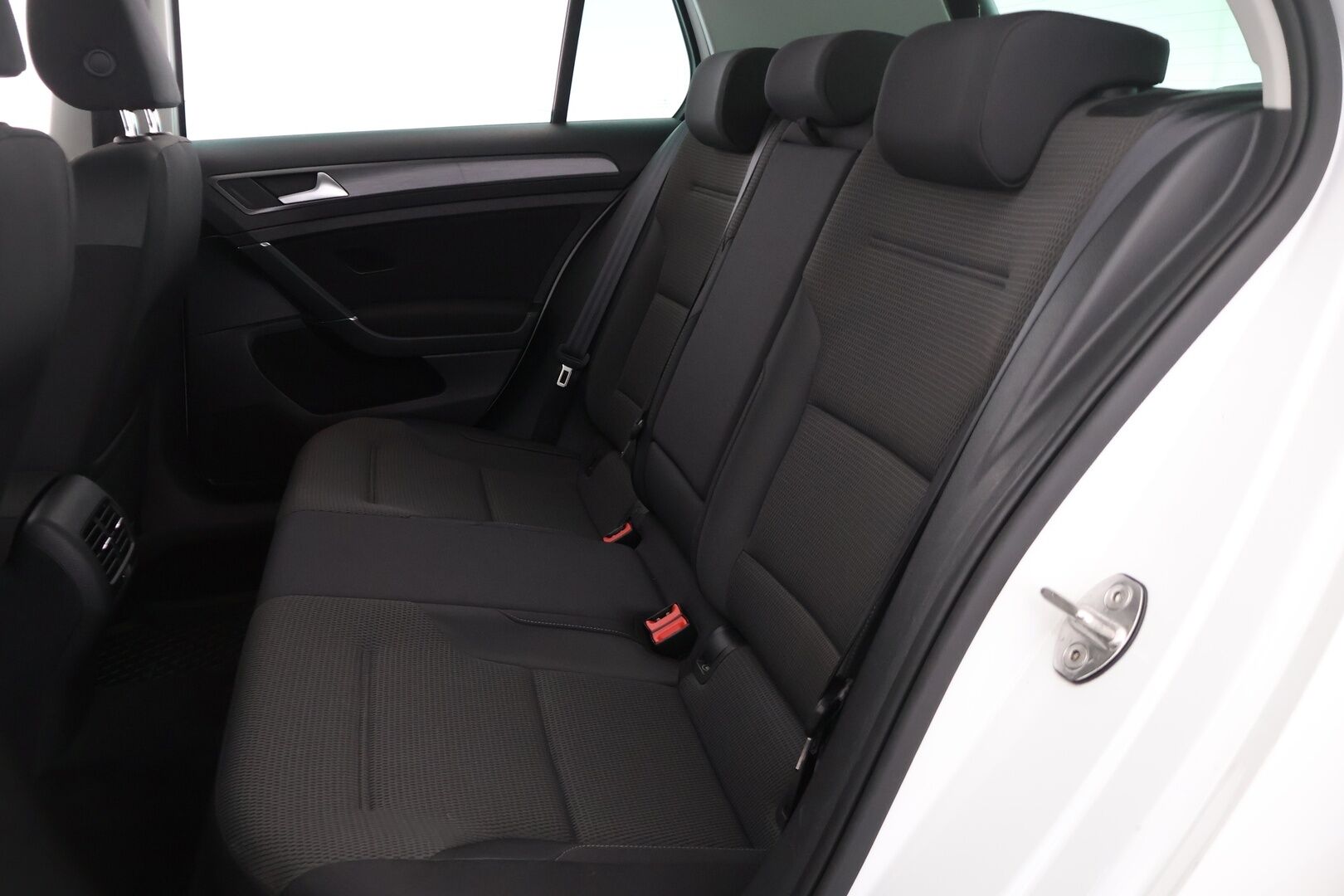 VOLKSWAGEN GOLF 2020 e-Golf 100 kW (136 hv) aut - *2x Renkaat & Vanteet / Kattavasti huollettu*