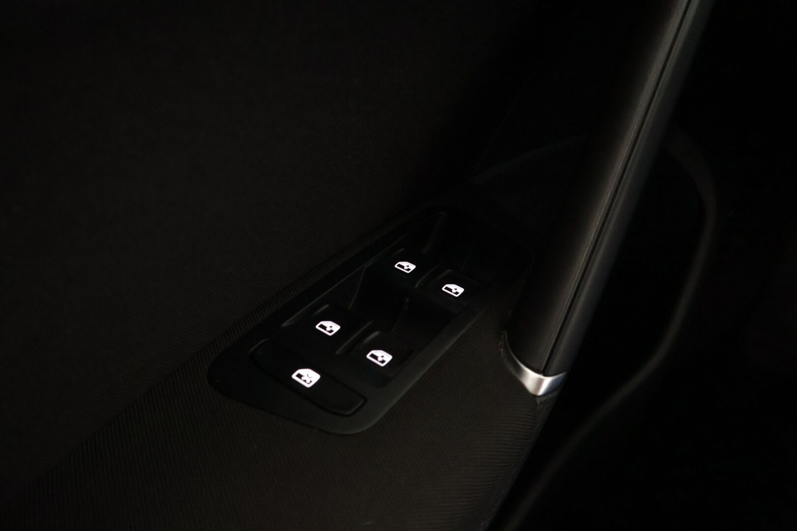 VOLKSWAGEN E-GOLF 2020 e-Golf 100 kW (136 hv) aut *Lämpöpumppu / Adapt. vakkari / Navi / LED / Apple&Android **