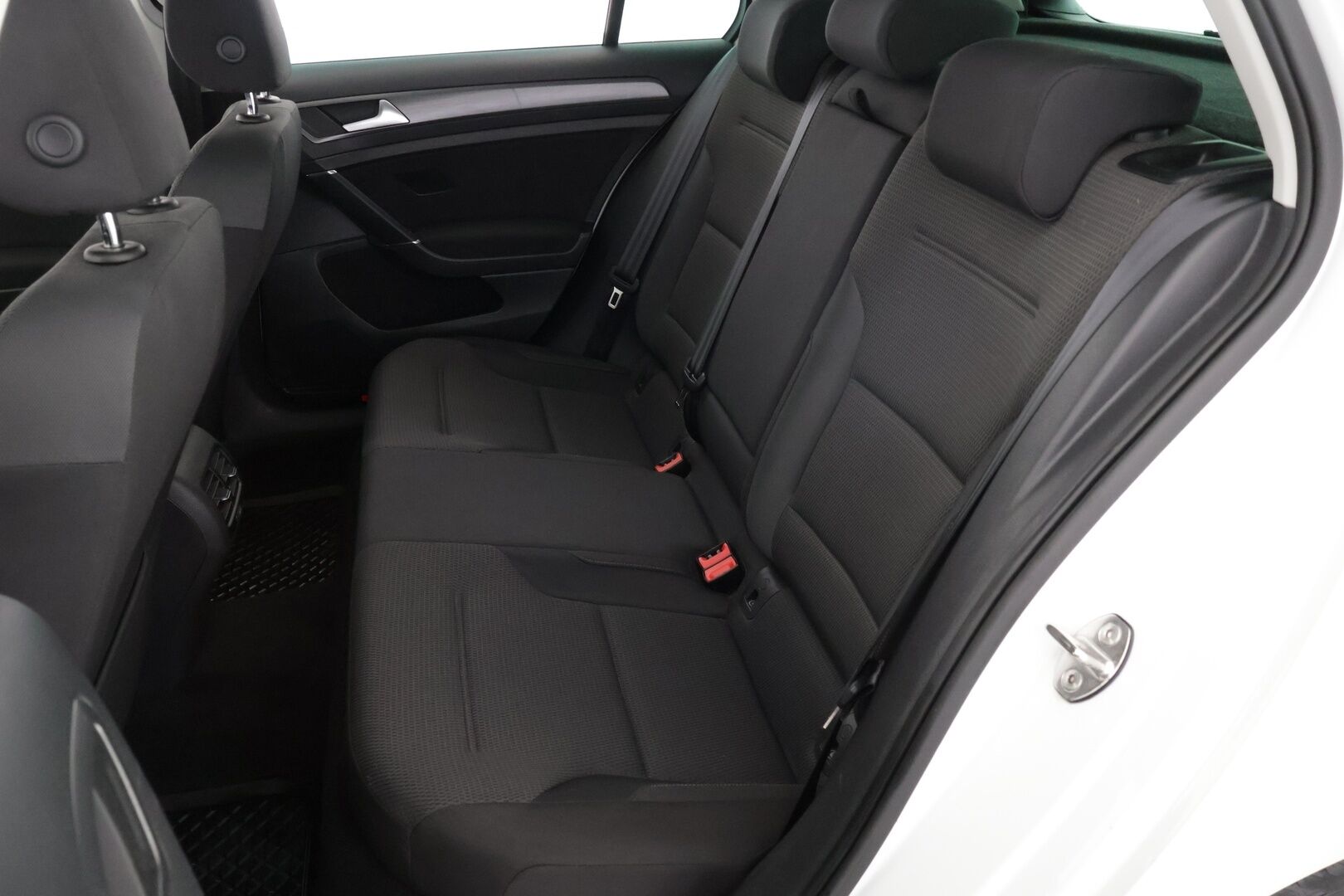 VOLKSWAGEN E-GOLF 2020 e-Golf 100 kW (136 hv) aut *Lämpöpumppu / Adapt. vakkari / Navi / LED / Apple&Android **