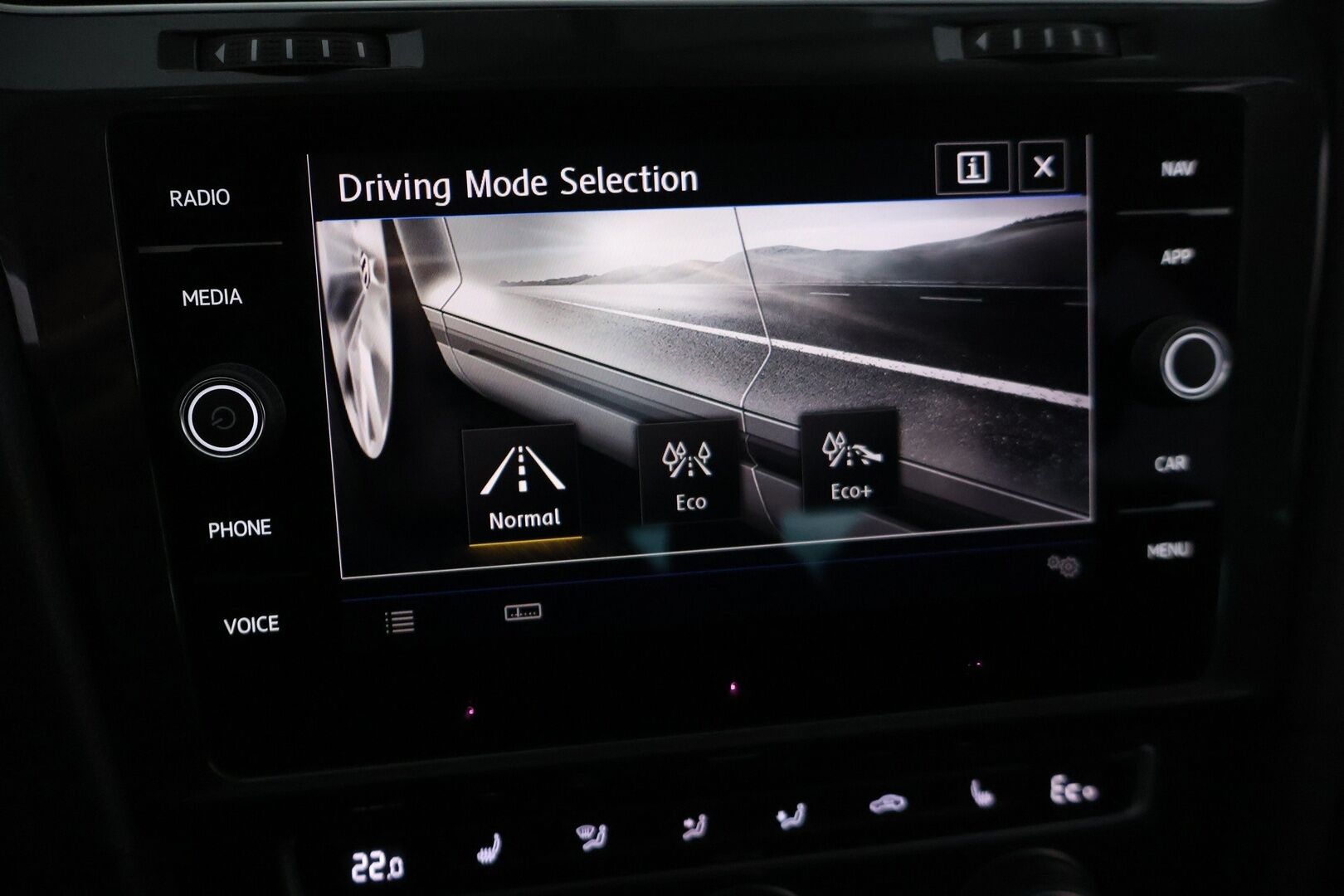 VOLKSWAGEN GOLF 2020 e-Golf 100 kW (136 hv) aut - *2x Renkaat & Vanteet / Kattavasti huollettu*