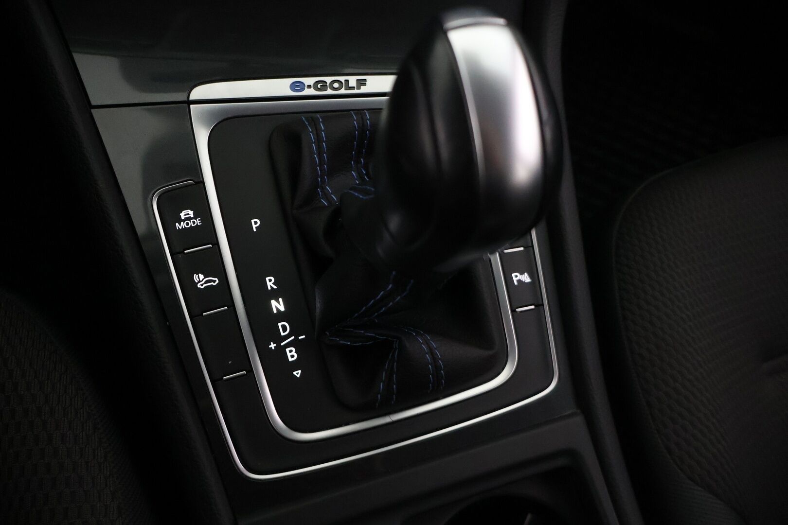 VOLKSWAGEN GOLF 2020 e-Golf 100 kW (136 hv) aut - *2x Renkaat & Vanteet / Kattavasti huollettu*