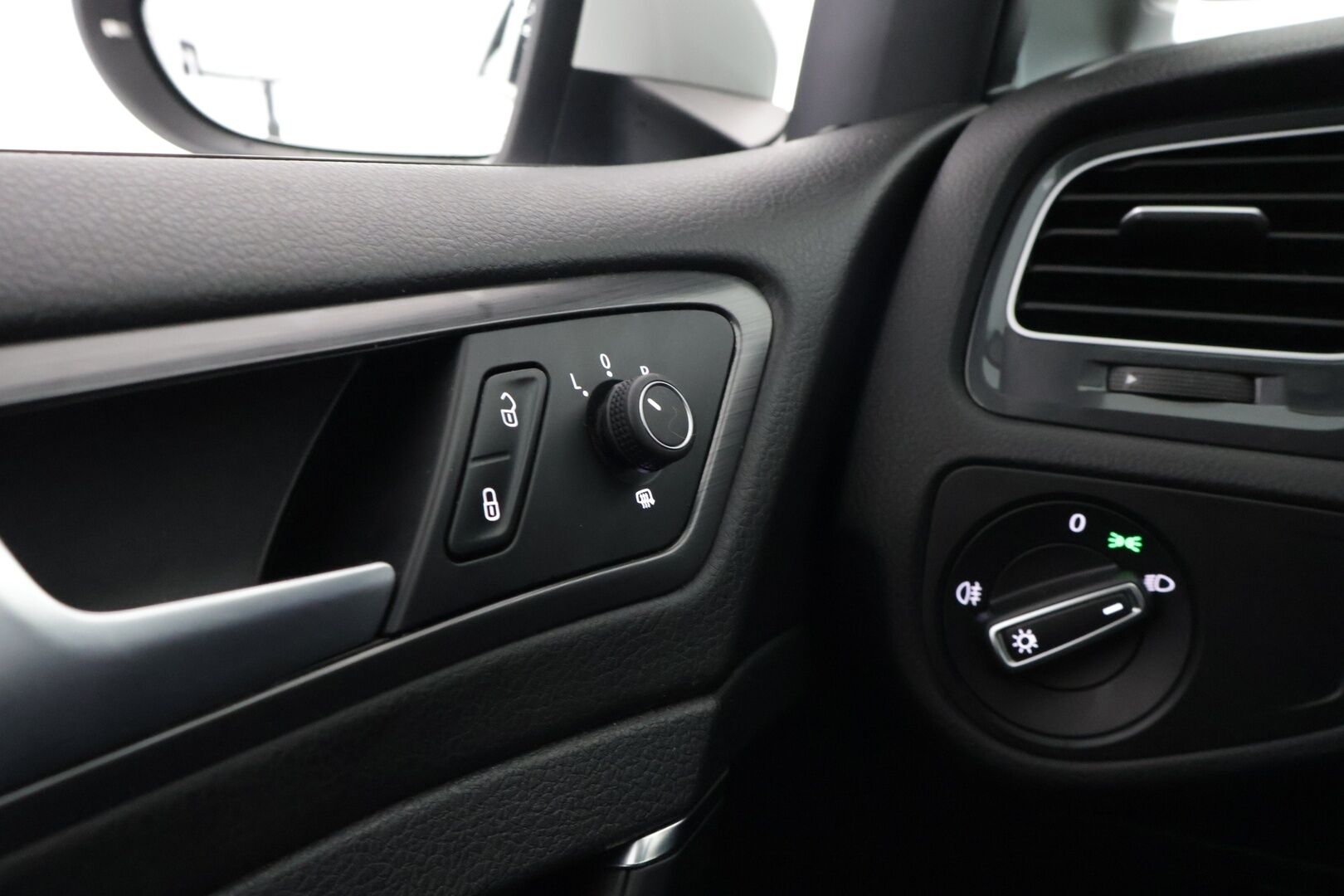 VOLKSWAGEN E-GOLF 2020 e-Golf 100 kW (136 hv) aut *Lämpöpumppu / Adapt. vakkari / Navi / LED / Apple&Android **