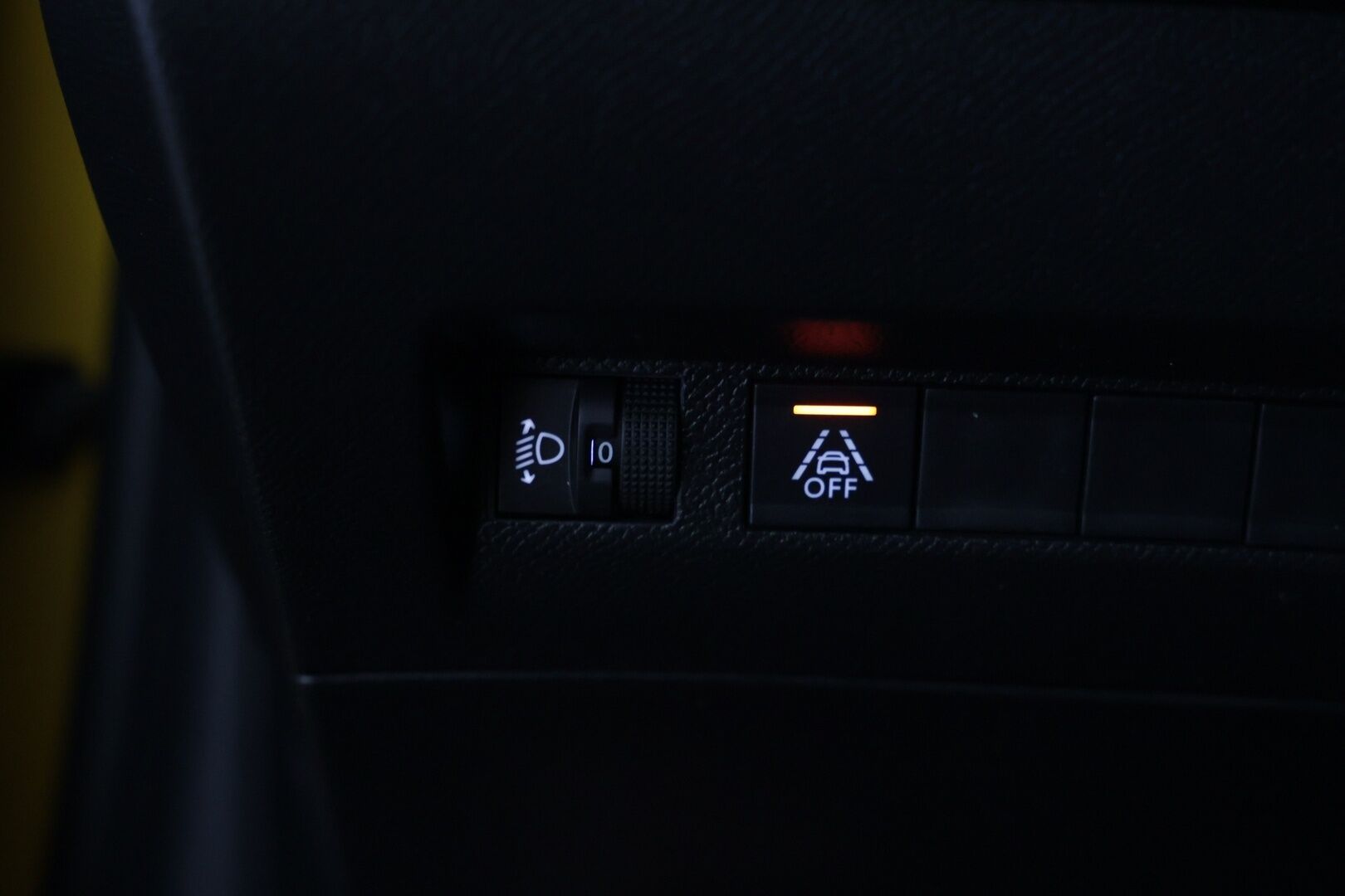 Peugeot 208 2023 Style PureTech 100 EAT8-automaatti - | Monitoimi ratti vaihteenvalitsimilla | Vakkari | Huippu hieno keltainen väri | Tutkat 