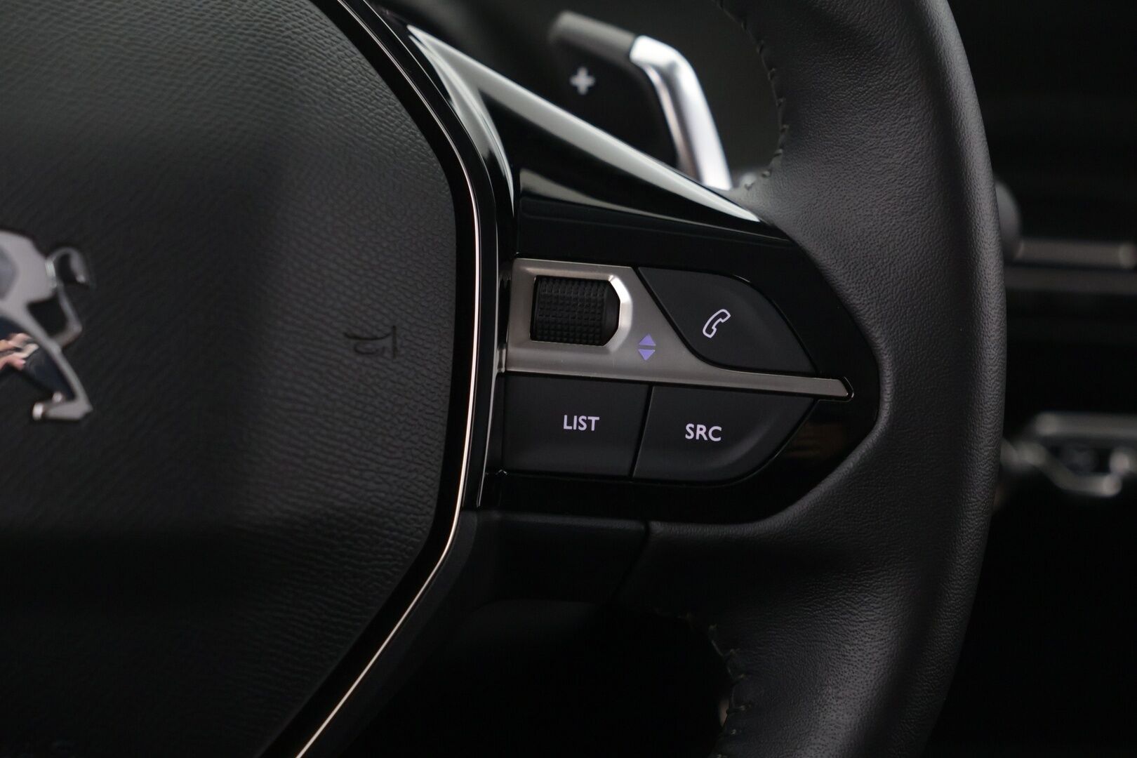 Peugeot 208 2023 Style PureTech 100 EAT8-automaatti - | Monitoimi ratti vaihteenvalitsimilla | Vakkari | Huippu hieno keltainen väri | Tutkat 