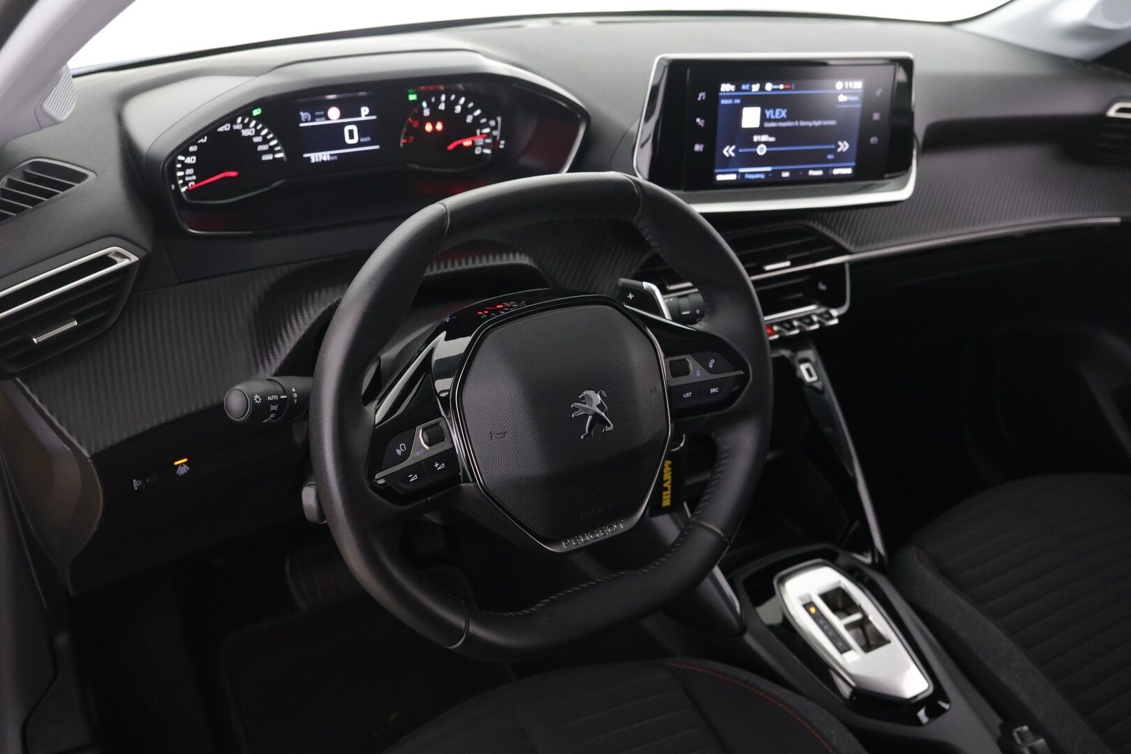 Peugeot 208 2023 Style PureTech 100 EAT8-automaatti - | Monitoimi ratti vaihteenvalitsimilla | Vakkari | Huippu hieno keltainen väri | Tutkat 