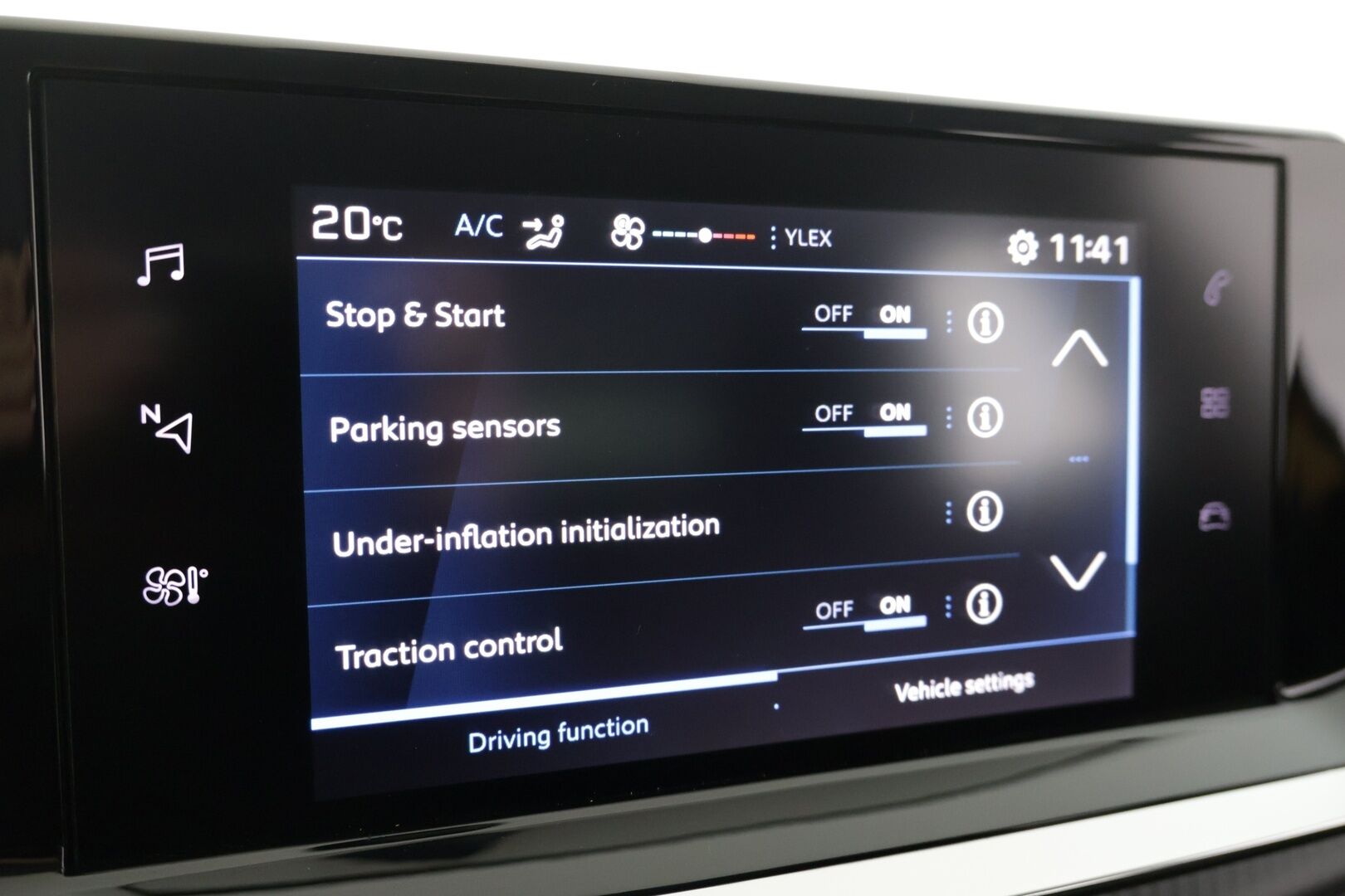 Peugeot 208 2023 Style PureTech 100 EAT8-automaatti - | Monitoimi ratti vaihteenvalitsimilla | Vakkari | Huippu hieno keltainen väri | Tutkat 