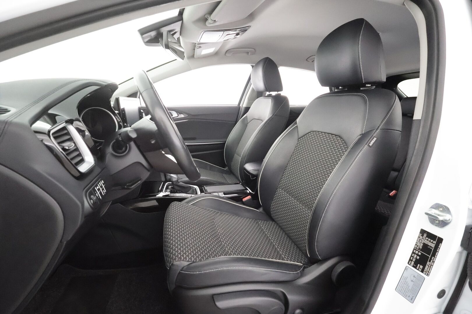 Kia XCeed 2023 1,6 GDI Plug-In Hybrid EX DCT - | ACC | Koukku | Lohko+Sisä | Kaistavahti | P.Kamera | Puolinahat | Ratinlämmitin | LED | Keyless | Apple&Android | Suomi-auto | Kahdet renkaat aluvanteilla |