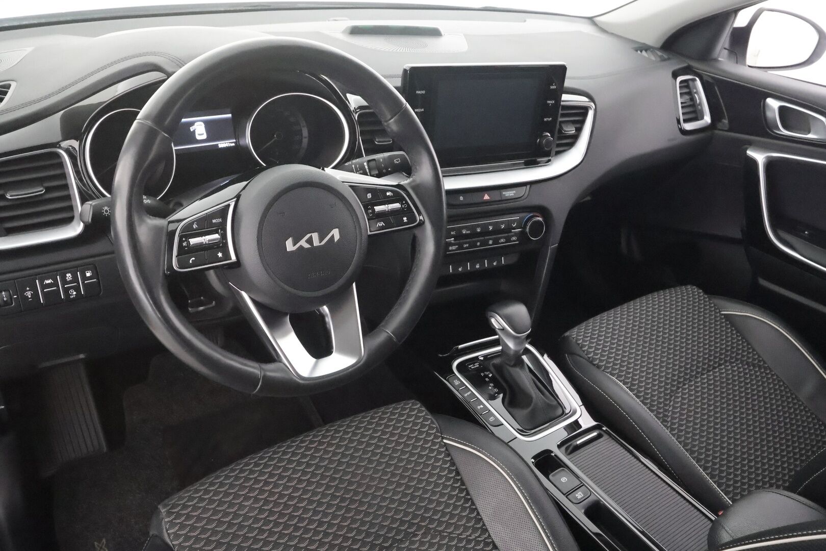 Kia XCeed 2023 1,6 GDI Plug-In Hybrid EX DCT - | ACC | Koukku | Lohko+Sisä | Kaistavahti | P.Kamera | Puolinahat | Ratinlämmitin | LED | Keyless | Apple&Android | Suomi-auto | Kahdet renkaat aluvanteilla |