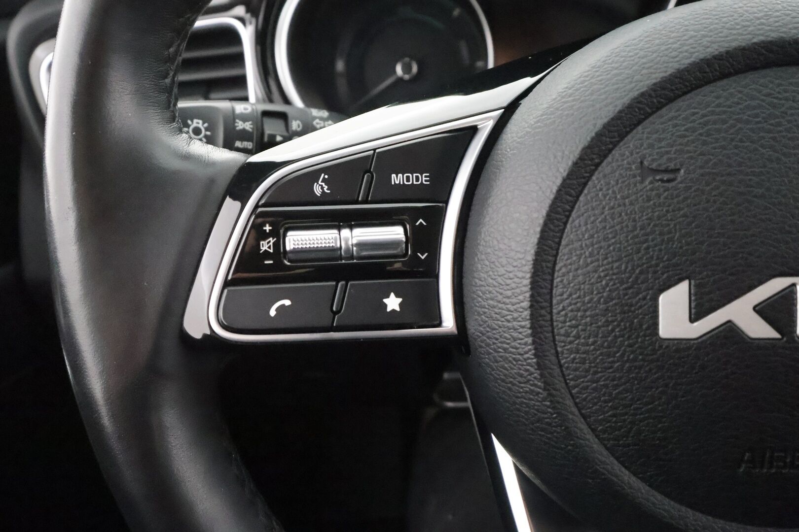 Kia XCeed 2023 1,6 GDI Plug-In Hybrid EX DCT - | ACC | Koukku | Lohko+Sisä | Kaistavahti | P.Kamera | Puolinahat | Ratinlämmitin | LED | Keyless | Apple&Android | Suomi-auto | Kahdet renkaat aluvanteilla |