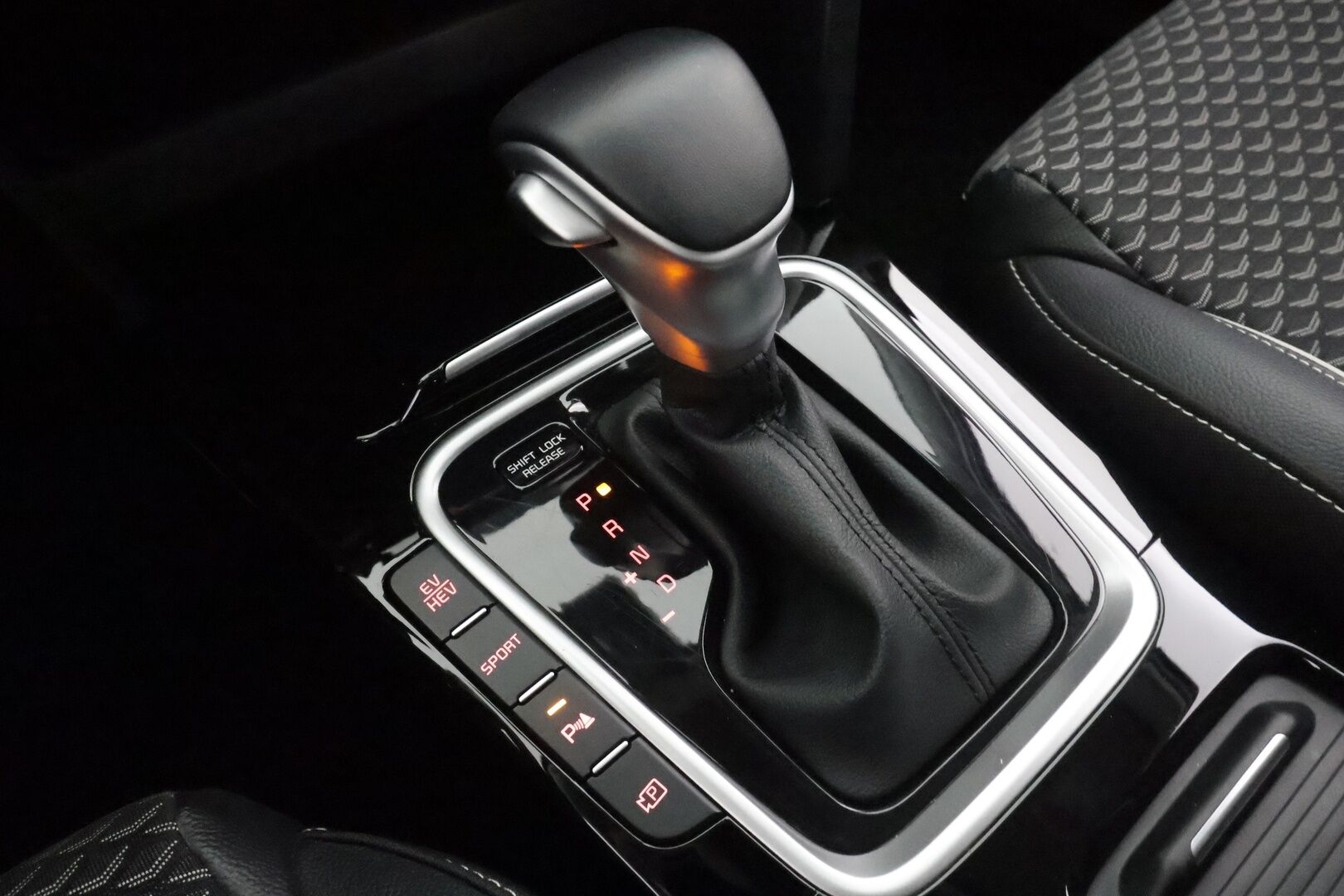 Kia XCeed 2023 1,6 GDI Plug-In Hybrid EX DCT - | ACC | Koukku | Lohko+Sisä | Kaistavahti | P.Kamera | Puolinahat | Ratinlämmitin | LED | Keyless | Apple&Android | Suomi-auto | Kahdet renkaat aluvanteilla |