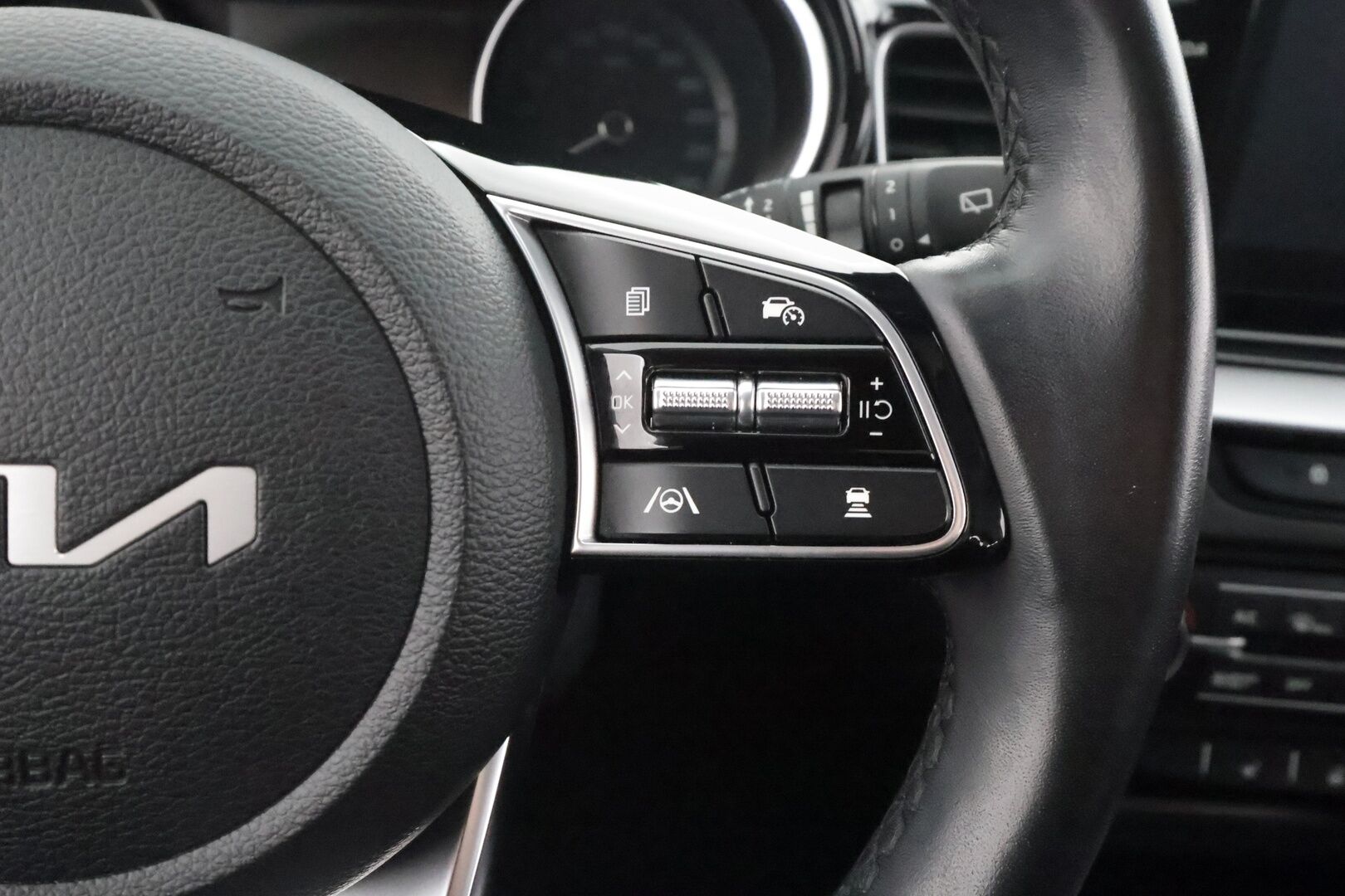 Kia XCeed 2023 1,6 GDI Plug-In Hybrid EX DCT - | ACC | Koukku | Lohko+Sisä | Kaistavahti | P.Kamera | Puolinahat | Ratinlämmitin | LED | Keyless | Apple&Android | Suomi-auto | Kahdet renkaat aluvanteilla |