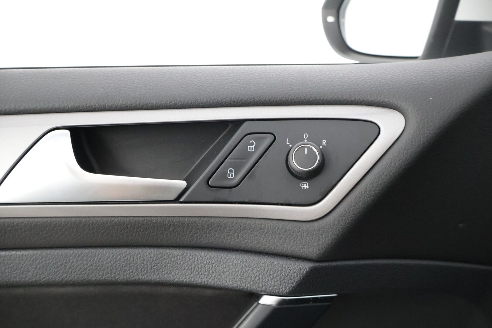 Volkswagen Golf 2015 GOLF Farmari (AC) 4ov A * / Adapt.vakkari / Tutkat / Navi / Todella hyvä yksilö! / * - Juuri katsastettu ja hyvällä pidolla pysynyt yksilö!! Kahdet hyvät merkkirenkaat! Juuri huollettu! Lämmitettävä tuulilasi sekä sivupeilit! 