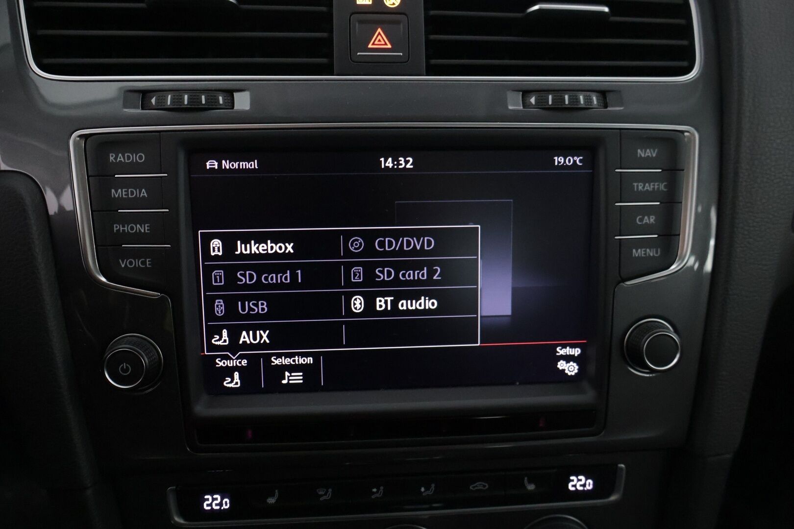 Volkswagen Golf 2015 GOLF Farmari (AC) 4ov A * / Adapt.vakkari / Tutkat / Navi / Todella hyvä yksilö! / * - Juuri katsastettu ja hyvällä pidolla pysynyt yksilö!! Kahdet hyvät merkkirenkaat! Juuri huollettu! Lämmitettävä tuulilasi sekä sivupeilit! 