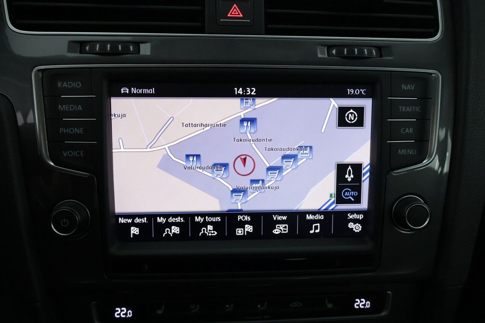 Volkswagen Golf 2015 GOLF Farmari (AC) 4ov A * / Adapt.vakkari / Tutkat / Navi / Todella hyvä yksilö! / * - Juuri katsastettu ja hyvällä pidolla pysynyt yksilö!! Kahdet hyvät merkkirenkaat! Juuri huollettu! Lämmitettävä tuulilasi sekä sivupeilit! 