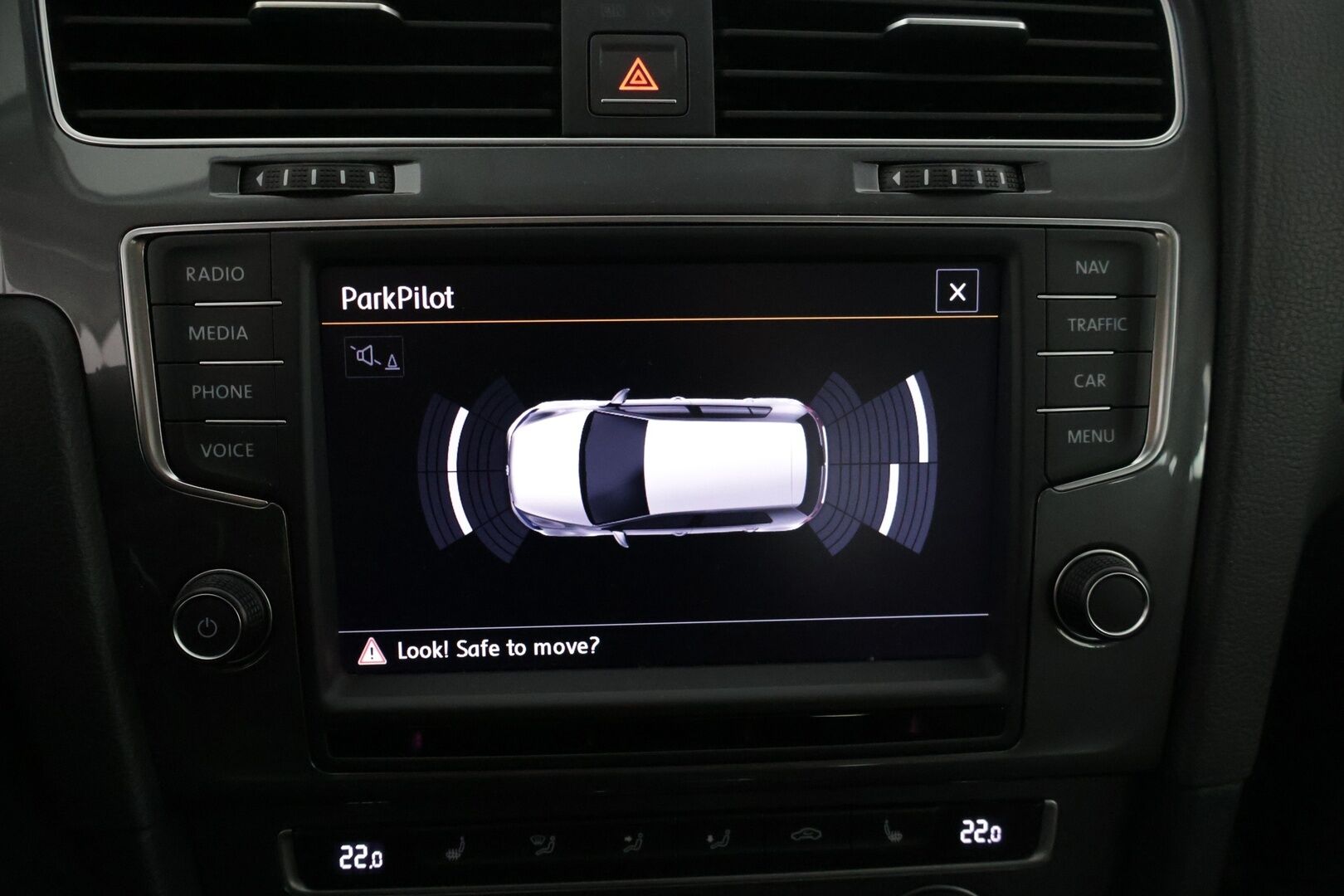 Volkswagen Golf 2015 GOLF Farmari (AC) 4ov A * / Adapt.vakkari / Tutkat / Navi / Todella hyvä yksilö! / * - Juuri katsastettu ja hyvällä pidolla pysynyt yksilö!! Kahdet hyvät merkkirenkaat! Juuri huollettu! Lämmitettävä tuulilasi sekä sivupeilit! 