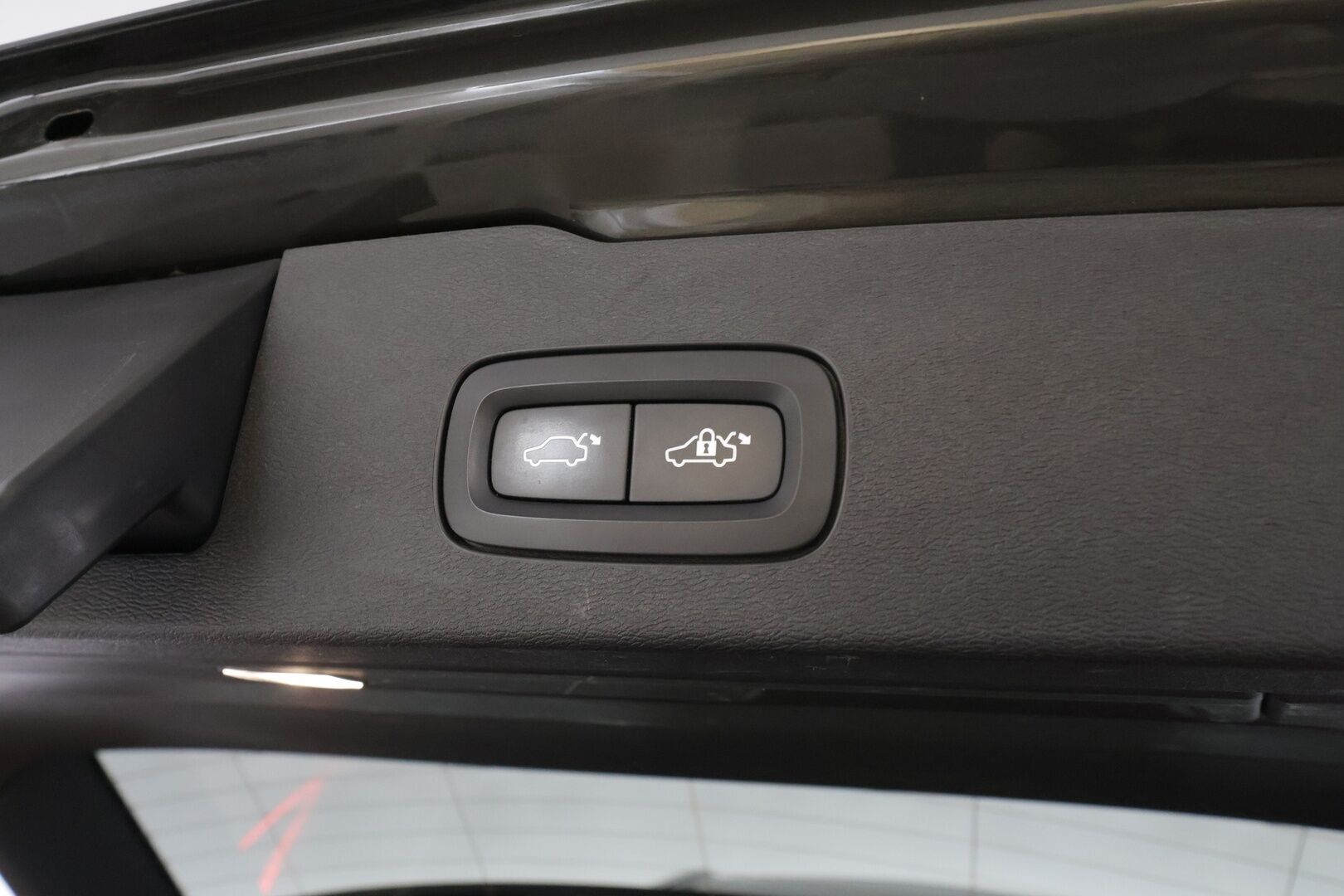 Volvo V60 2019 T8 AWD Inscription aut * ACC / P.kamera / Webasto / LED / Koukku / Panorama / Muistipenkki / Sporttinahat / KeylessGo * - Kahdet renkaat aluvanteilla / Merkkihuollettu - HULLUT AVAJAISHULINAT KORKOTARJOUS 3,29 %