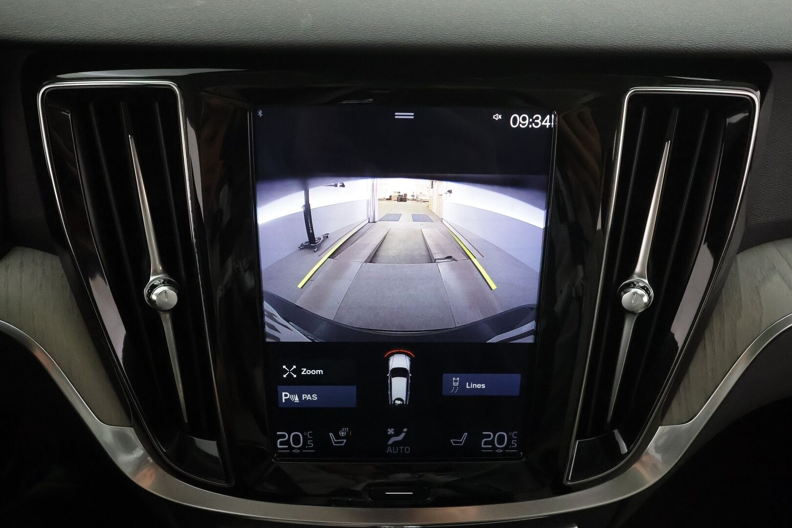 Volvo V60 2019 T8 AWD Inscription aut * ACC / P.kamera / Webasto / LED / Koukku / Panorama / Muistipenkki / Sporttinahat / KeylessGo * - Kahdet renkaat aluvanteilla / Merkkihuollettu - HULLUT AVAJAISHULINAT KORKOTARJOUS 3,29 %