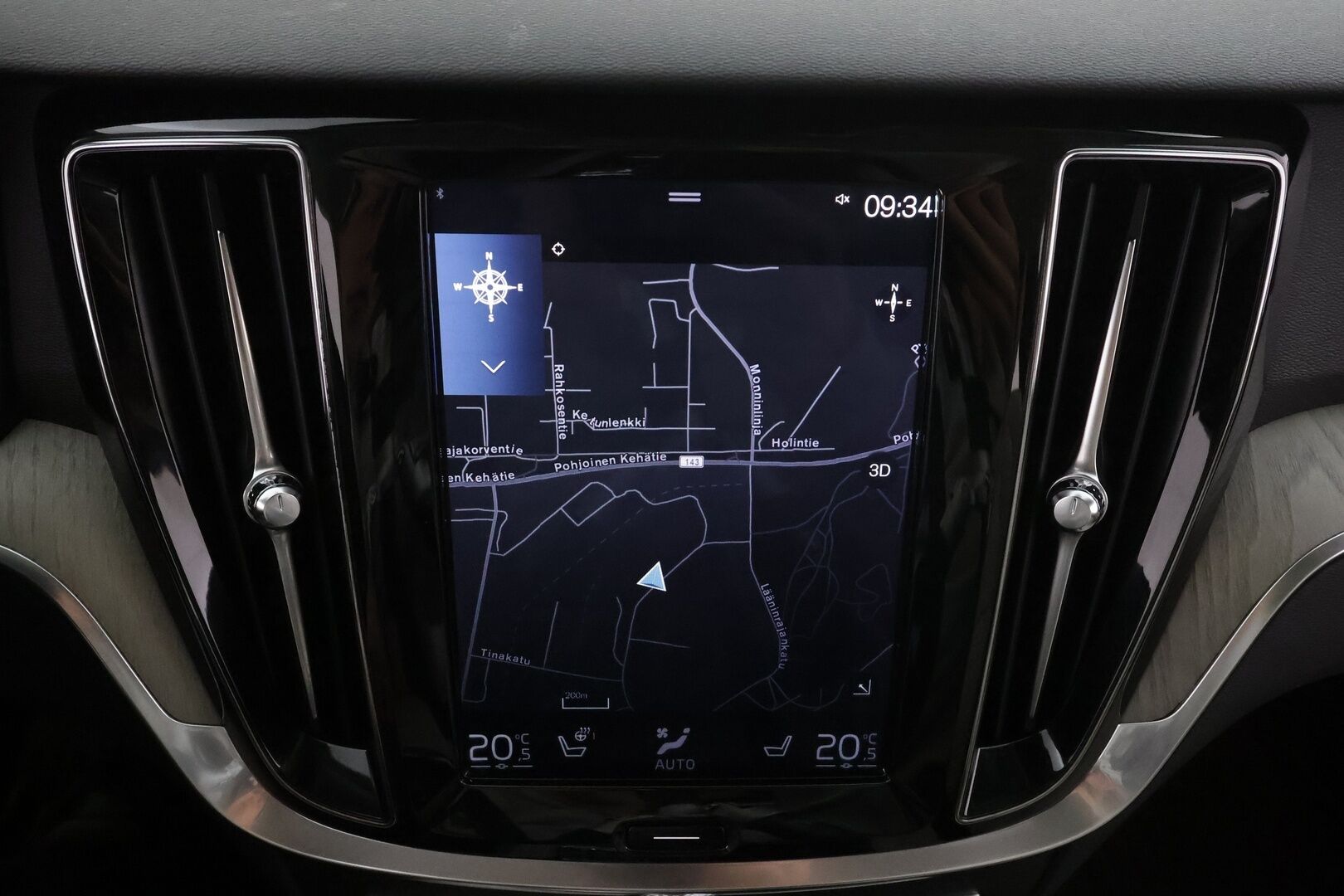 Volvo V60 2019 T8 AWD Inscription aut * ACC / P.kamera / Webasto / LED / Koukku / Panorama / Muistipenkki / Sporttinahat / KeylessGo * - Kahdet renkaat aluvanteilla / Merkkihuollettu