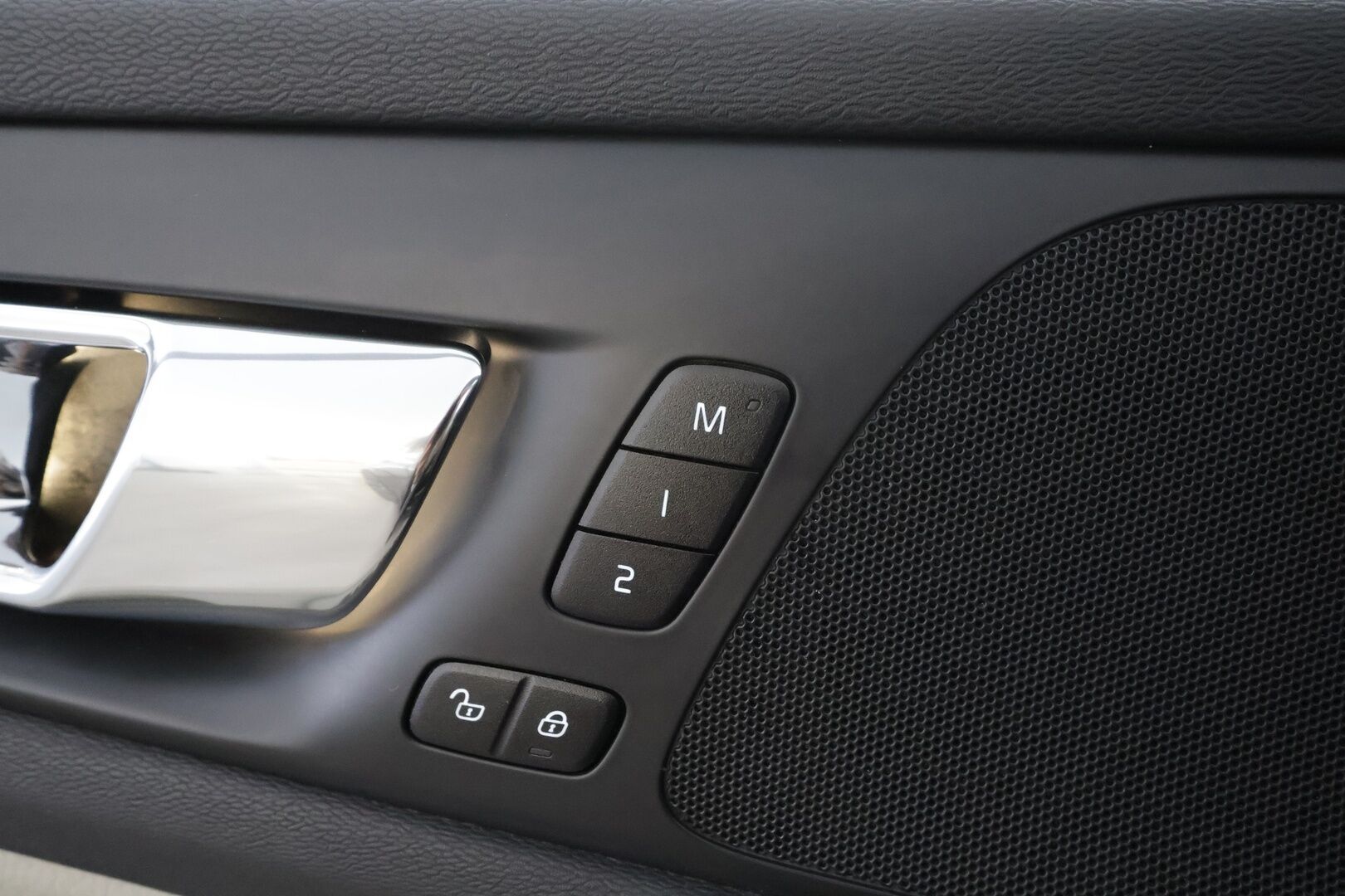 Volvo V60 2019 T8 AWD Inscription aut * ACC / P.kamera / Webasto / LED / Koukku / Panorama / Muistipenkki / Sporttinahat / KeylessGo * - Kahdet renkaat aluvanteilla / Merkkihuollettu - HULLUT AVAJAISHULINAT KORKOTARJOUS 3,29 %