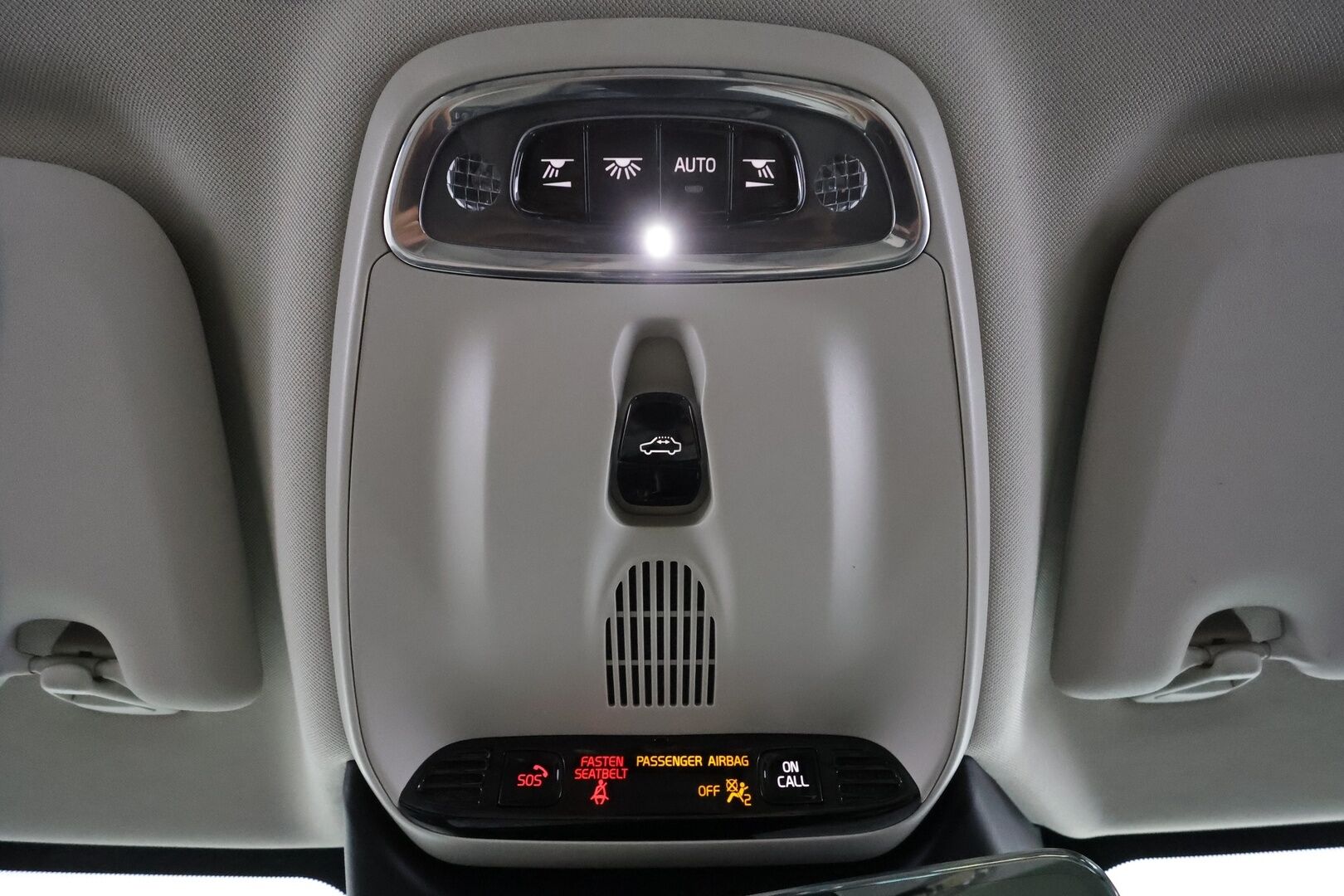 Volvo V60 2019 T8 AWD Inscription aut * ACC / P.kamera / Webasto / LED / Koukku / Panorama / Muistipenkki / Sporttinahat / KeylessGo * - Kahdet renkaat aluvanteilla / Merkkihuollettu