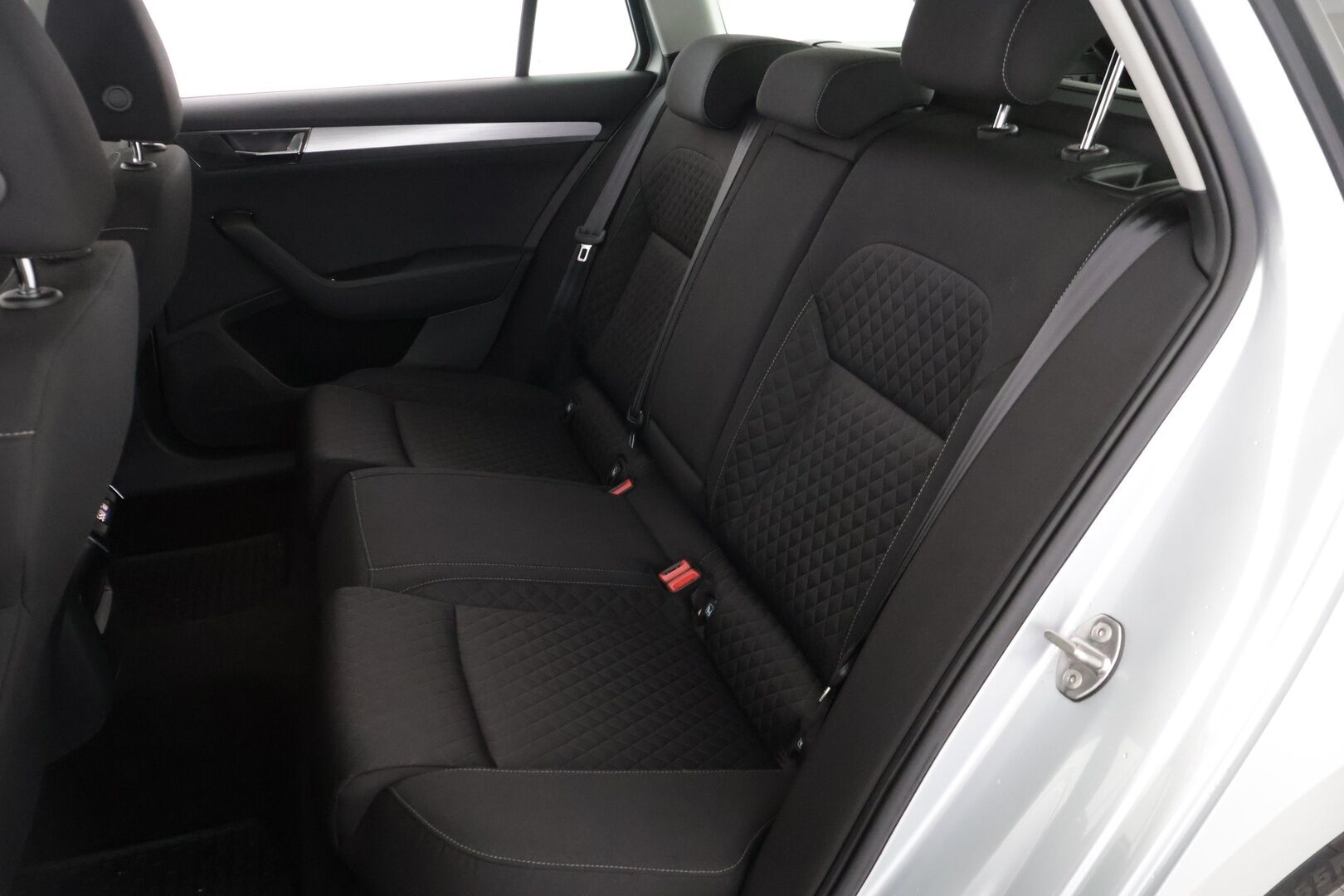 SKODA SUPERB 2020 Combi 1,4 TSI PHEV Ambition iV DSG Autom.**Navi / Tutkat / Led / App Connect!* - *Taloudellinen / Tilava / Mukava* - HULLUT VÄLIPÄIVÄT KORKOTARJOUS 2,49%