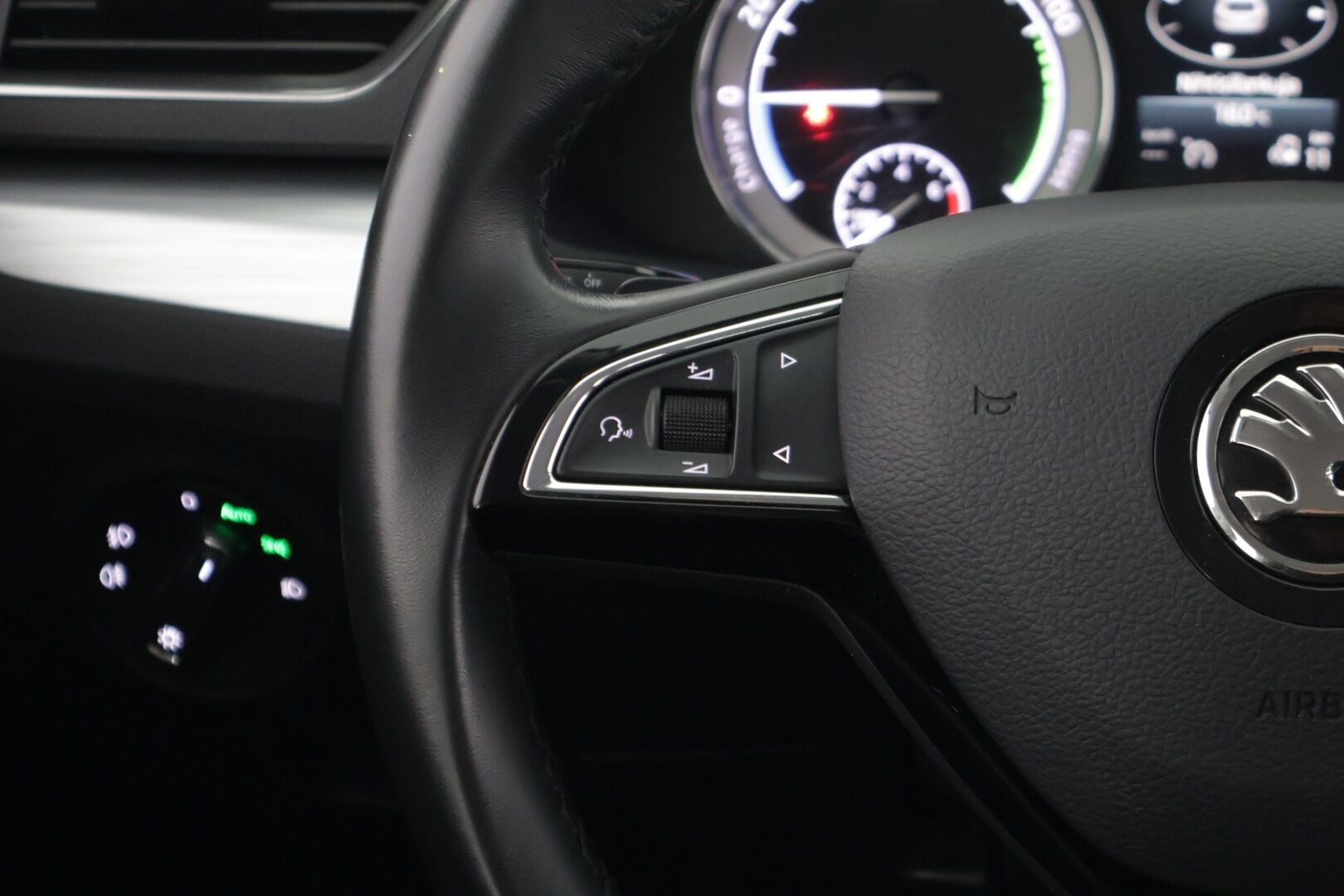 SKODA SUPERB 2020 Combi 1,4 TSI PHEV Ambition iV DSG Autom.**Navi / Tutkat / Led / App Connect!* - *Taloudellinen / Tilava / Mukava* - HULLUT VÄLIPÄIVÄT KORKOTARJOUS 2,49%