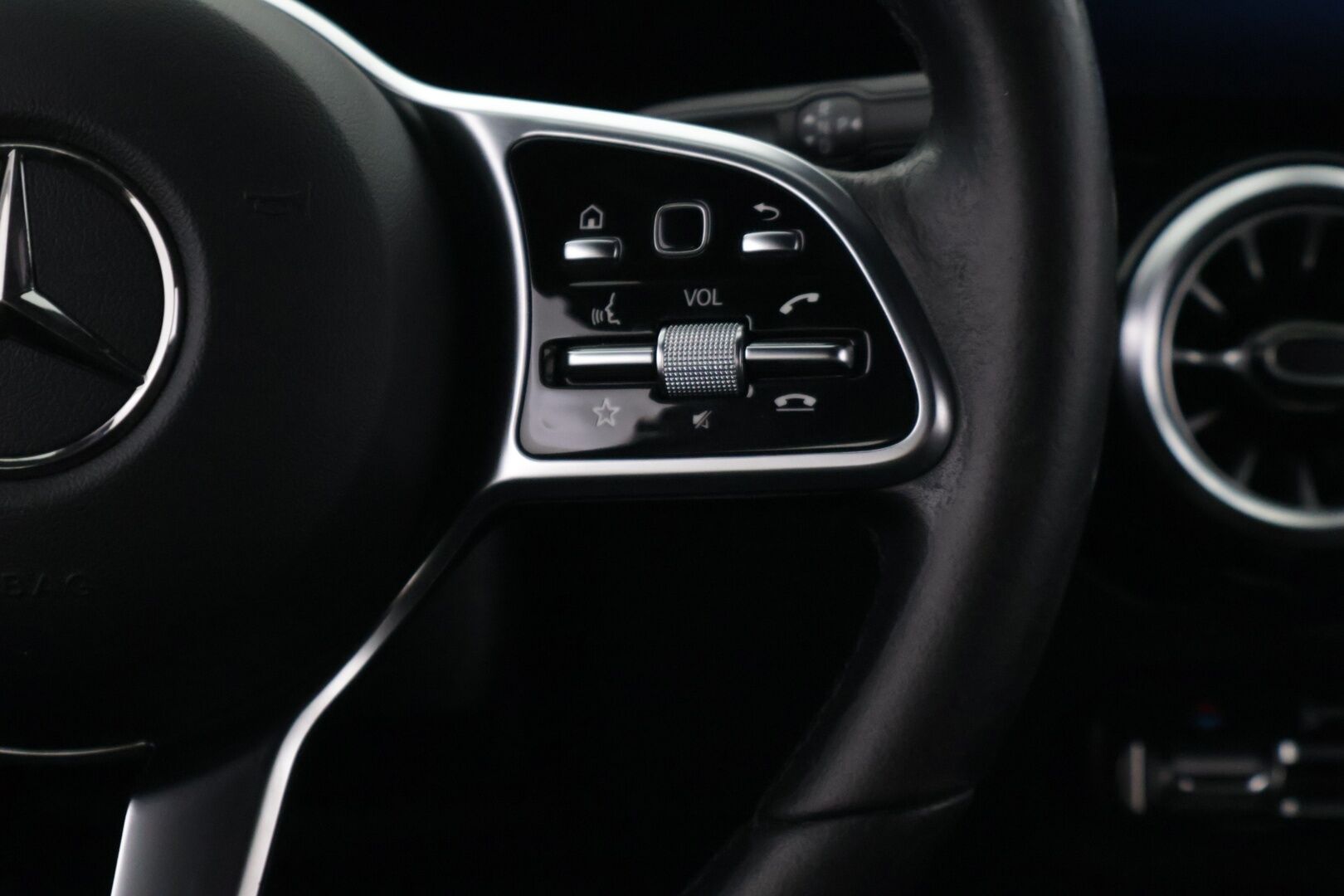 Mercedes-Benz EQB 2023 300 4MATIC Business - | Distronic + | Keyless | P-Kamera | 7-Paikkainen | ALV | Akku kuntotarkastettu