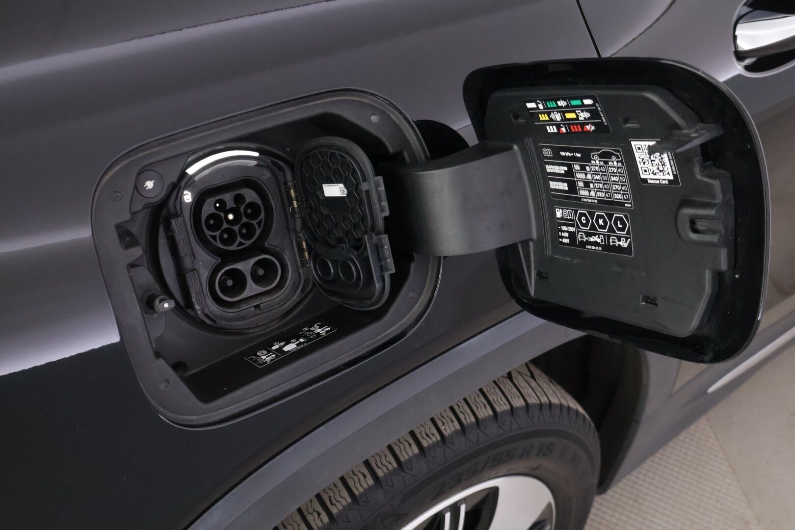 Mercedes-Benz EQB 2023 300 4MATIC Business - | Distronic + | Keyless | P-Kamera | 7-Paikkainen | ALV | Akku kuntotarkastettu