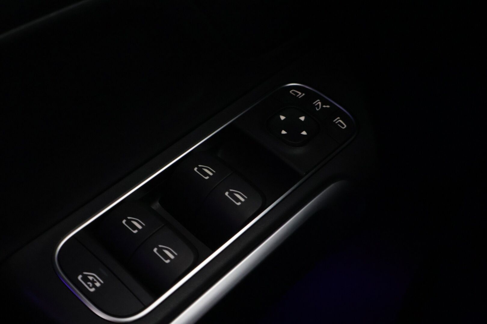 Mercedes-Benz EQB 2023 300 4MATIC Business - | Distronic + | Keyless | P-Kamera | 7-Paikkainen | ALV | Akku kuntotarkastettu
