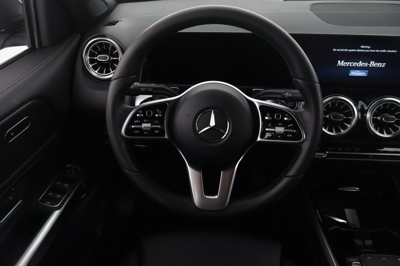 Mercedes-Benz EQB 2023 300 4MATIC Business - | Distronic + | Keyless | P-Kamera | 7-Paikkainen | ALV | Akku kuntotarkastettu