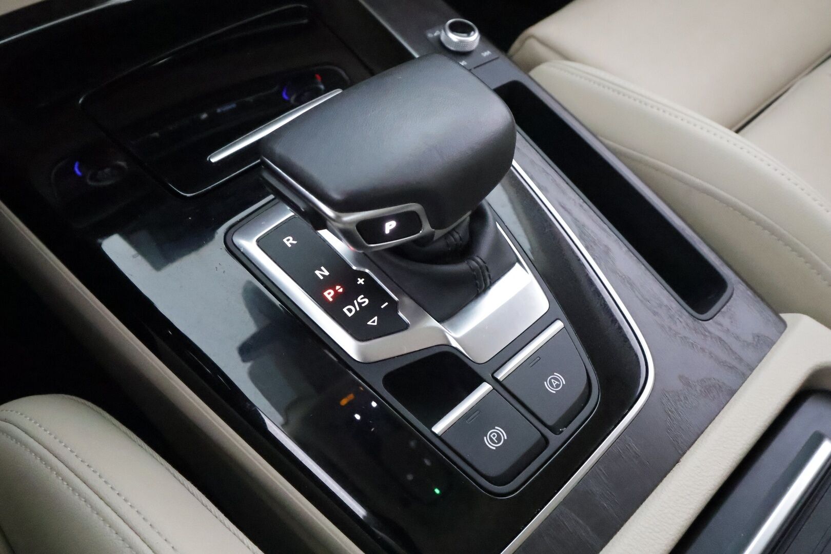 Audi Q5 2023 S line 50 TFSI e 220 kW quattro S tronic - | ACC | Koukku | Muistipenkki | Sporttinahat | Matrix | Ilma-alusta | Ambient light | Active Lane Assist | BSM | P.kamera | 1-om suomiauto | Merkkihuollot |