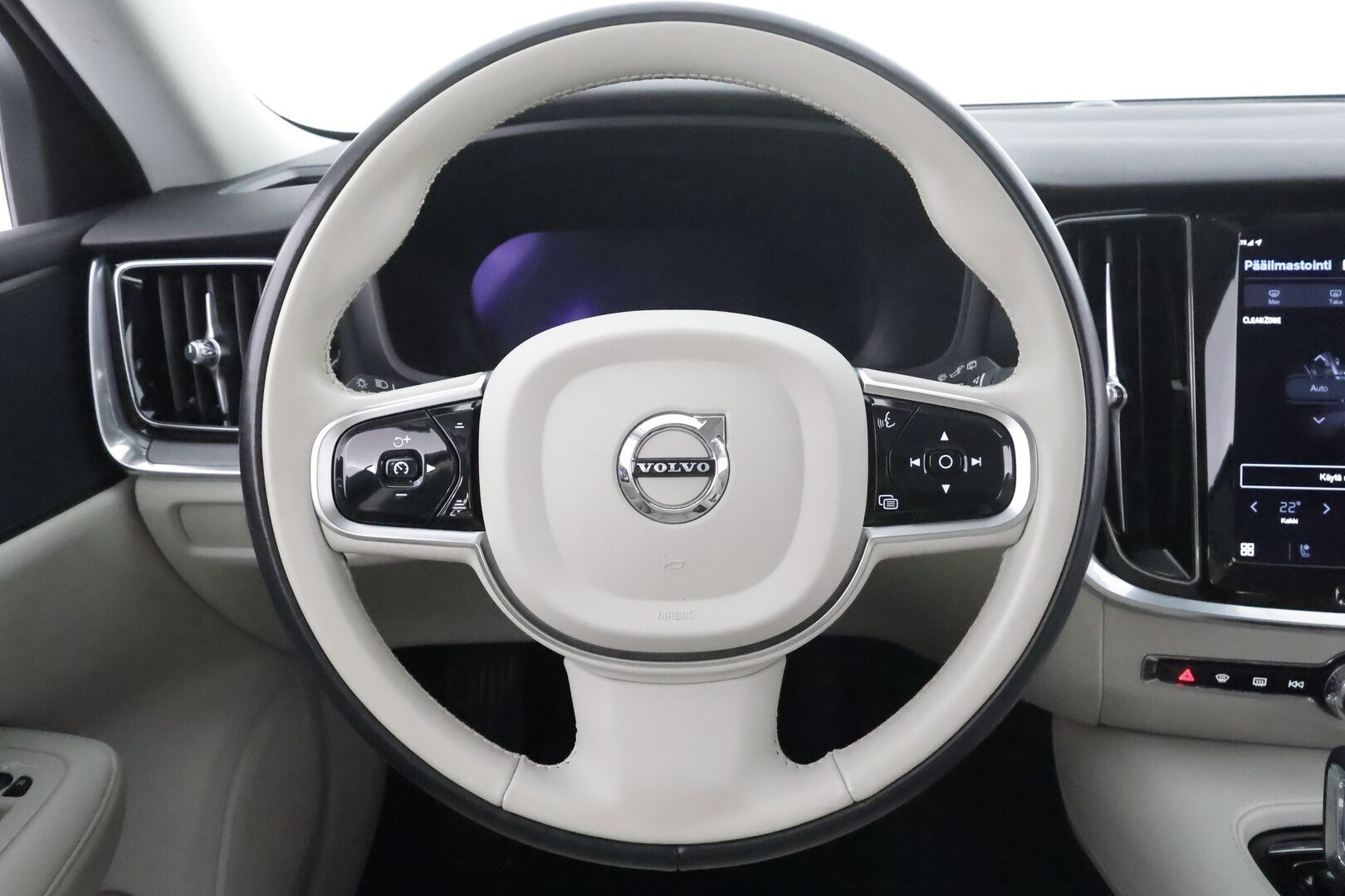 Volvo V60 2023 T6 AWD Long Range Core aut * ACC / P.kamera / LED / Navi / Koukku / Vaaleat nahat / Facelift * - 1.Om Suomi-auto / Kahdet renkaat aluvanteilla