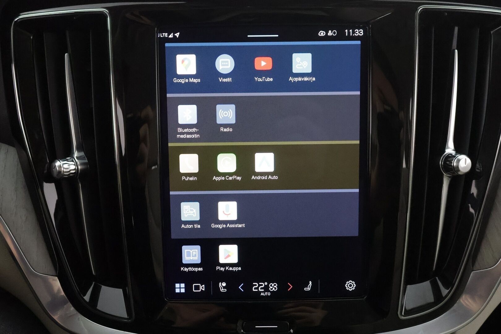 Volvo V60 2023 T6 AWD Long Range Core aut * ACC / P.kamera / LED / Navi / Koukku / Vaaleat nahat / Facelift * - 1.Om Suomi-auto / Kahdet renkaat aluvanteilla