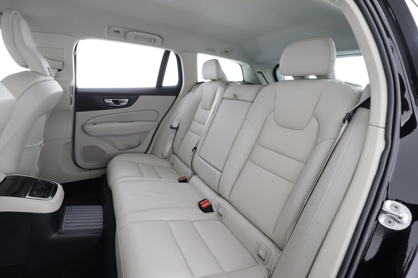 Volvo V60 2023 T6 AWD Long Range Core aut * ACC / P.kamera / LED / Navi / Koukku / Vaaleat nahat / Facelift * - 1.Om Suomi-auto / Kahdet renkaat aluvanteilla