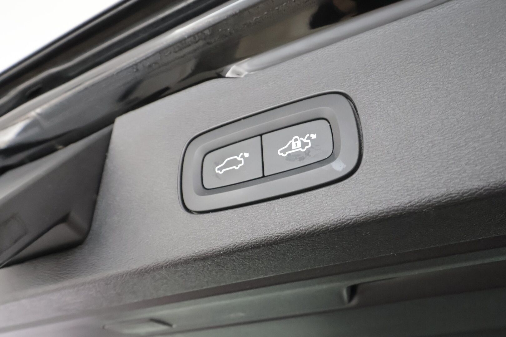 Volvo V60 2023 T6 AWD Long Range Core aut * ACC / P.kamera / LED / Navi / Koukku / Vaaleat nahat / Facelift * - 1.Om Suomi-auto / Kahdet renkaat aluvanteilla