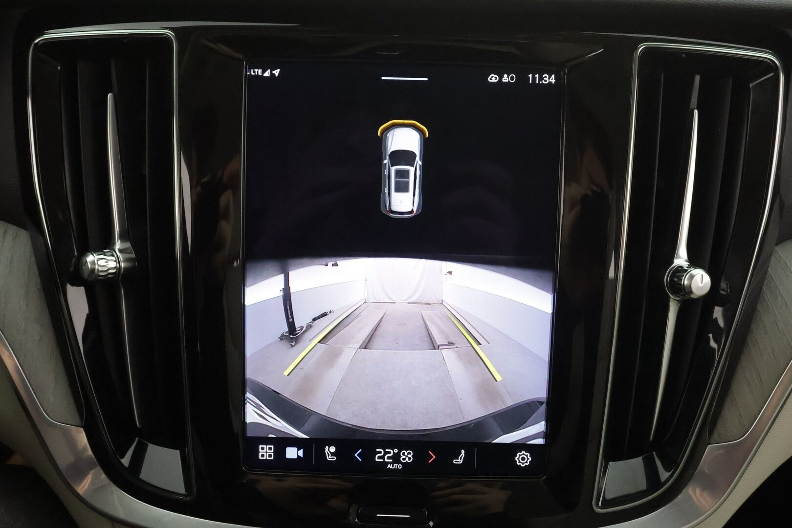 Volvo V60 2023 T6 AWD Long Range Core aut * ACC / P.kamera / LED / Navi / Koukku / Vaaleat nahat / Facelift * - 1.Om Suomi-auto / Kahdet renkaat aluvanteilla