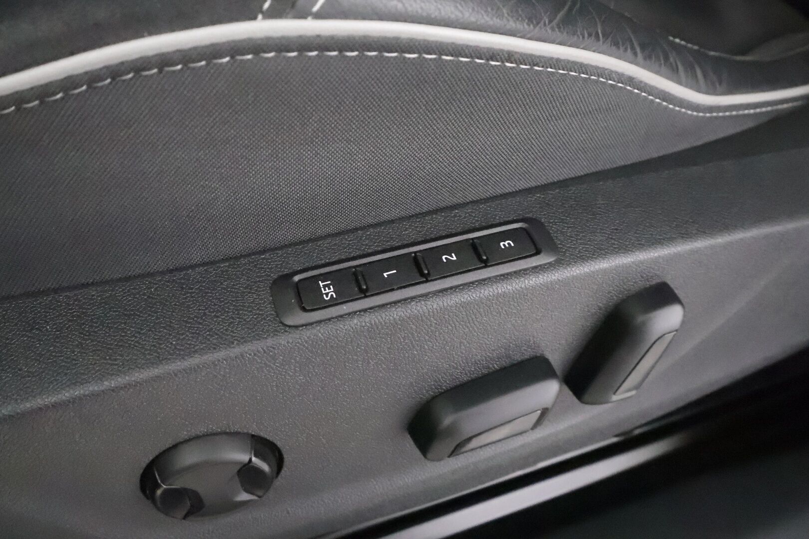Skoda Enyaq 2023 80 SportLine iV - | ILP | Koukku | ACC | Matrix-LED | P.Kamera | Muistipenkki | Navi | Kaistavahti | Keyless | Merkkihuollot | Kahdet renkaat | Suomi-auto |