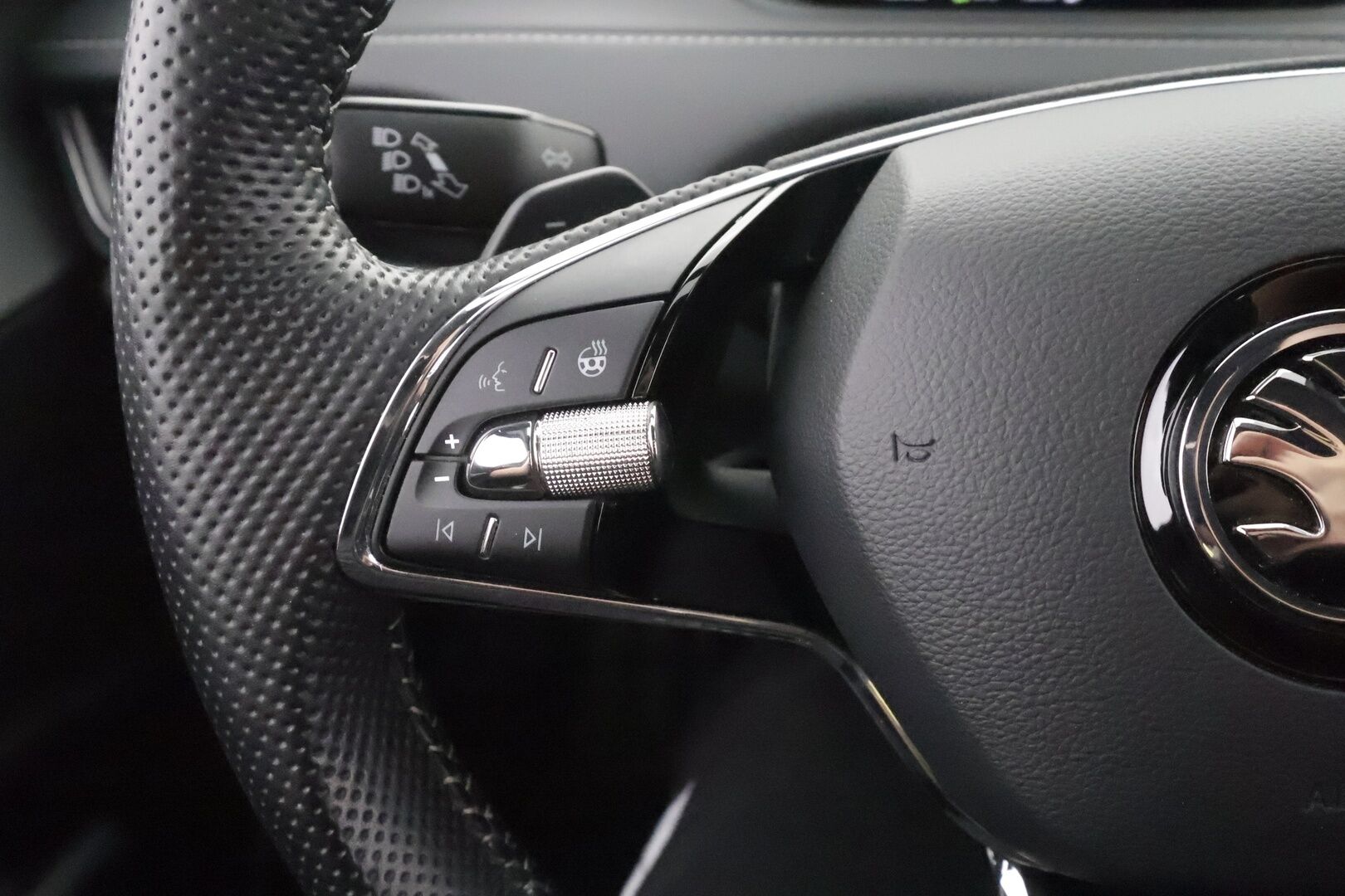 Skoda Enyaq 2023 80 SportLine iV - | ILP | Koukku | ACC | Matrix-LED | P.Kamera | Muistipenkki | Navi | Kaistavahti | Keyless | Merkkihuollot | Kahdet renkaat | Suomi-auto |
