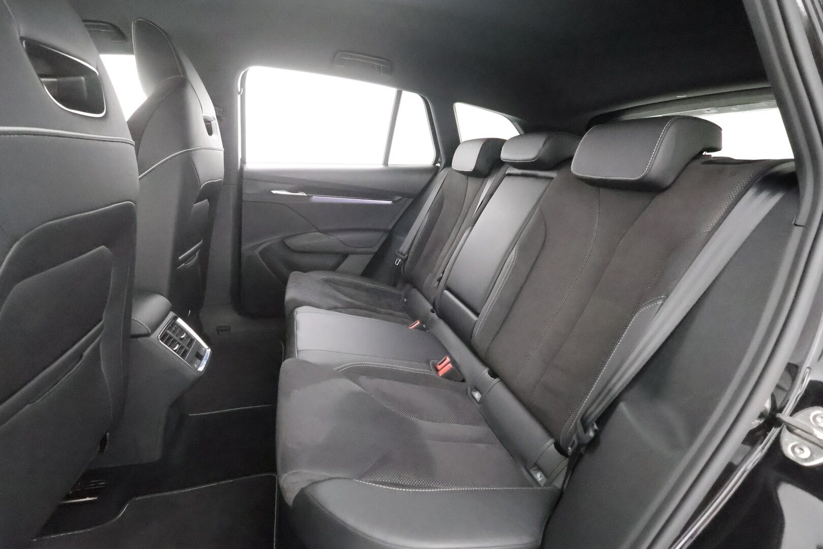 Skoda Enyaq 2023 80 SportLine iV - | ILP | Koukku | ACC | Matrix-LED | P.Kamera | Muistipenkki | Navi | Kaistavahti | Keyless | Merkkihuollot | Kahdet renkaat | Suomi-auto |