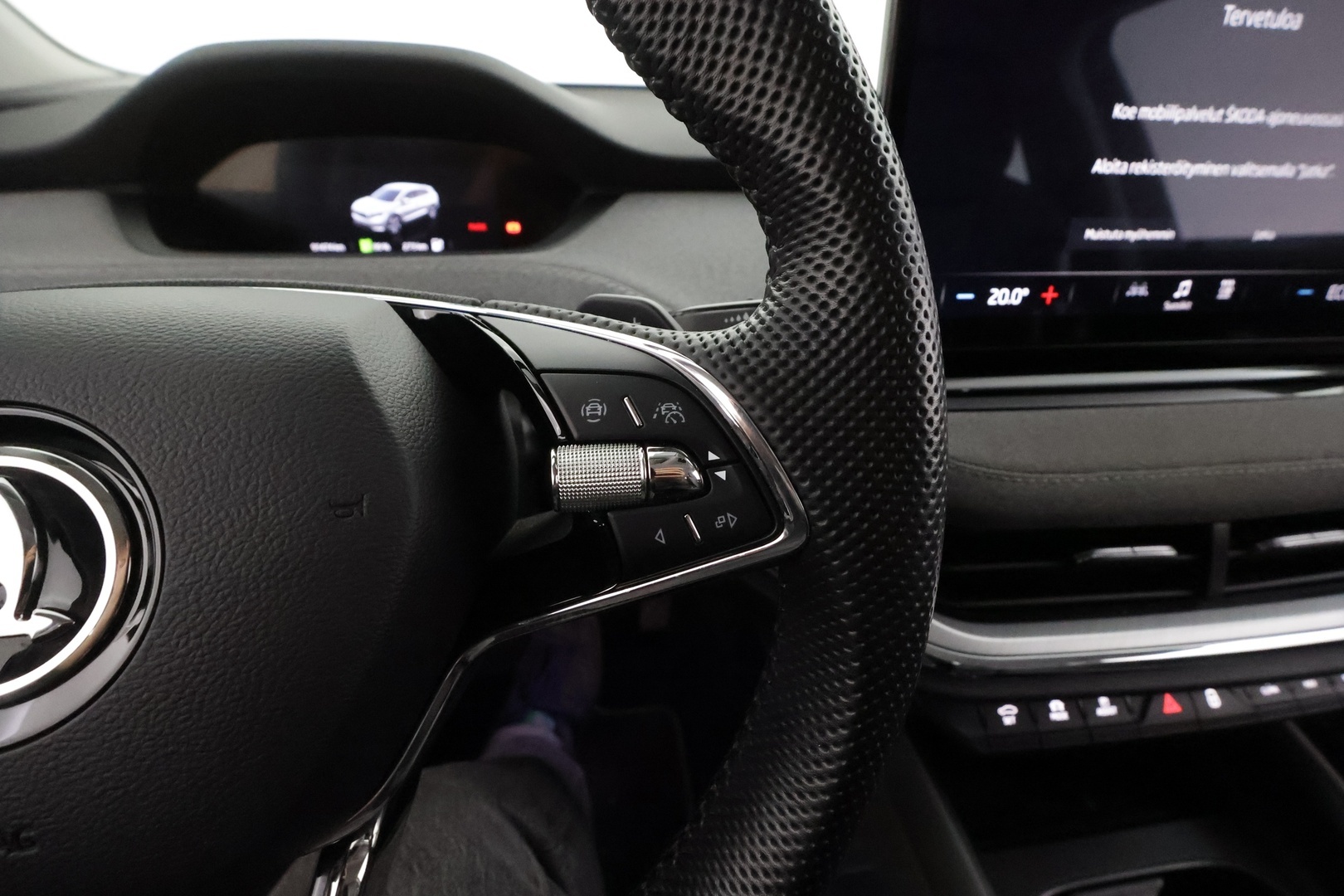 Skoda Enyaq 2023 60 iV * ACC / LED / Koukku / ILP / P.Kamera / Muistipenkki / Apple&Android / Keyless * - Merkkihuollot / Akku kuntotarkastettu / Kahdet renkaat aluvanteilla / Suomi-auto