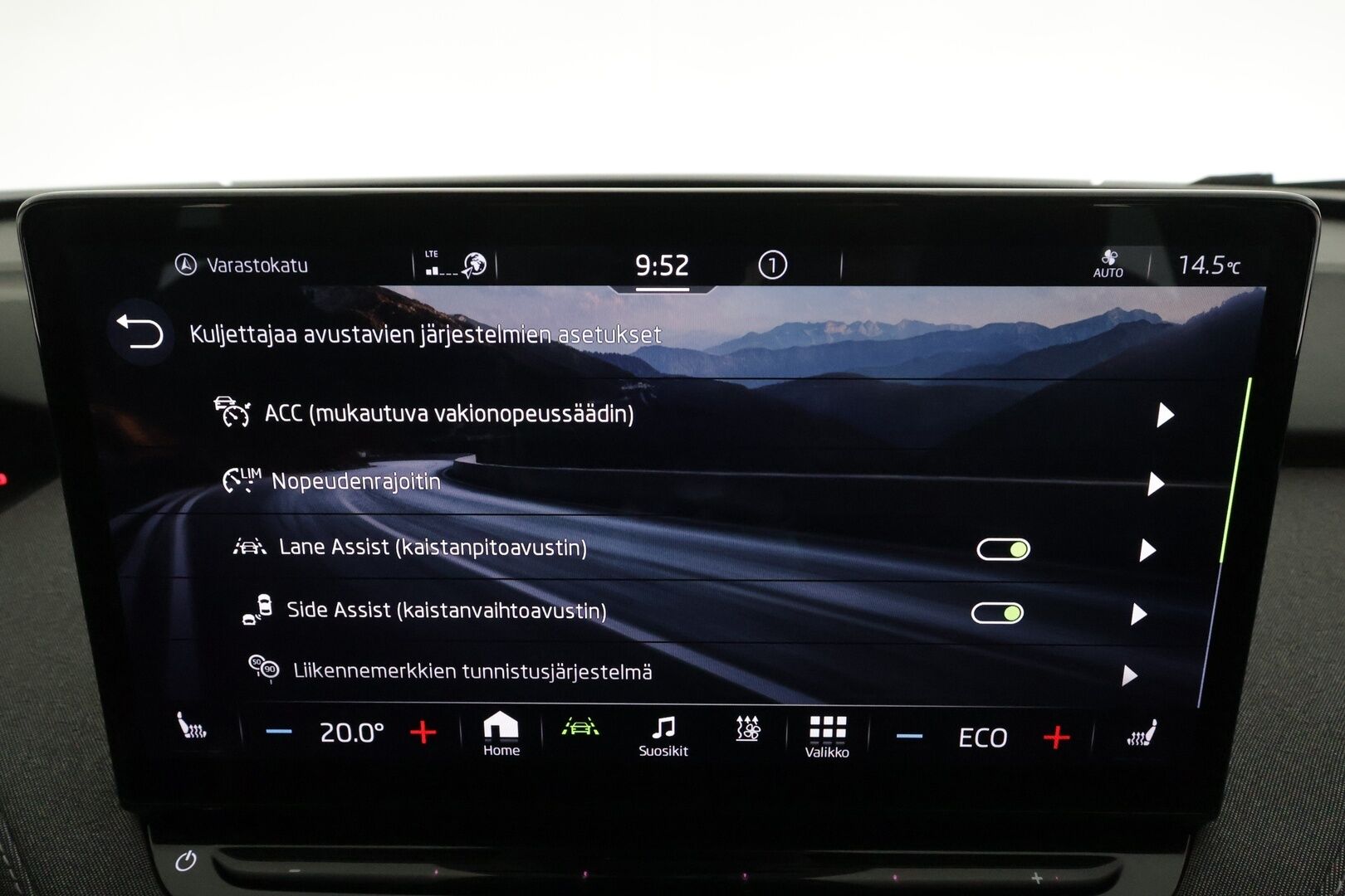 Skoda Enyaq 2023 60 iV * ACC / LED / Koukku / ILP / P.Kamera / Muistipenkki / Apple&Android / Keyless * - Merkkihuollot / Akku kuntotarkastettu / Kahdet renkaat aluvanteilla / Suomi-auto