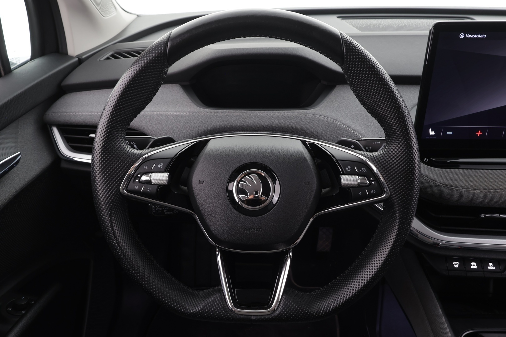 Skoda Enyaq 2023 60 iV * ACC / LED / Koukku / ILP / P.Kamera / Muistipenkki / Apple&Android / Keyless * - Merkkihuollot / Akku kuntotarkastettu / Kahdet renkaat aluvanteilla / Suomi-auto