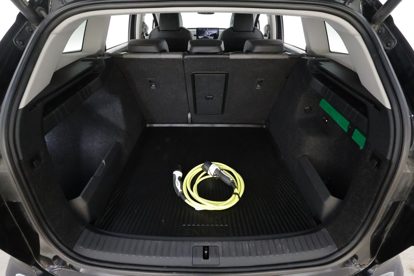 Skoda Enyaq 2023 60 iV * ACC / LED / Koukku / ILP / P.Kamera / Muistipenkki / Apple&Android / Keyless * - Merkkihuollot / Akku kuntotarkastettu / Kahdet renkaat aluvanteilla / Suomi-auto - HULLUT AVAJAISHULINAT KORKOTARJOUS 3,29 %