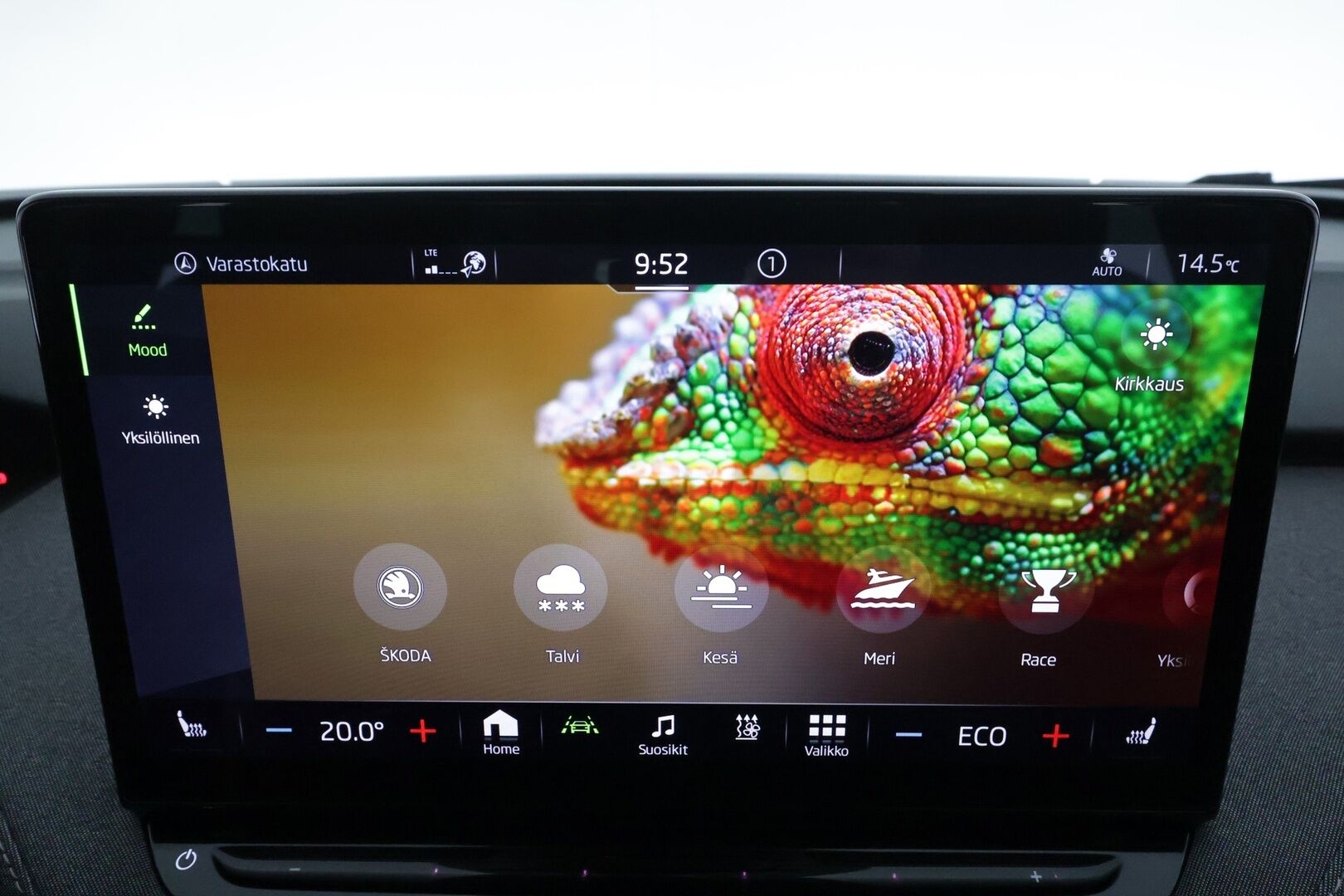 Skoda Enyaq 2023 60 iV * ACC / LED / Koukku / ILP / P.Kamera / Muistipenkki / Apple&Android / Keyless * - Merkkihuollot / Akku kuntotarkastettu / Kahdet renkaat aluvanteilla / Suomi-auto - HULLUT AVAJAISHULINAT KORKOTARJOUS 3,29 %