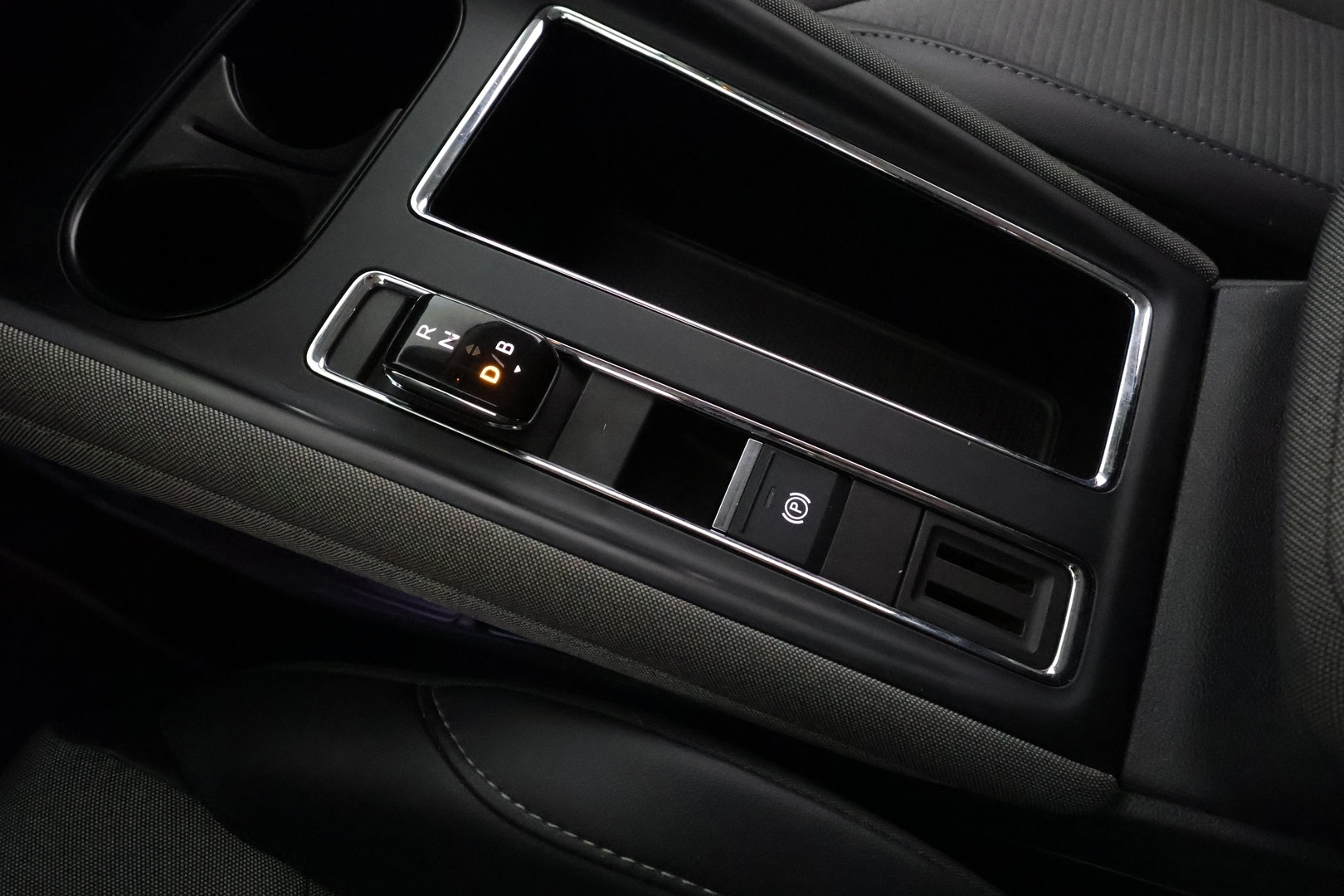 Skoda Enyaq 2023 60 iV * ACC / LED / Koukku / ILP / P.Kamera / Muistipenkki / Apple&Android / Keyless * - Merkkihuollot / Akku kuntotarkastettu / Kahdet renkaat aluvanteilla / Suomi-auto