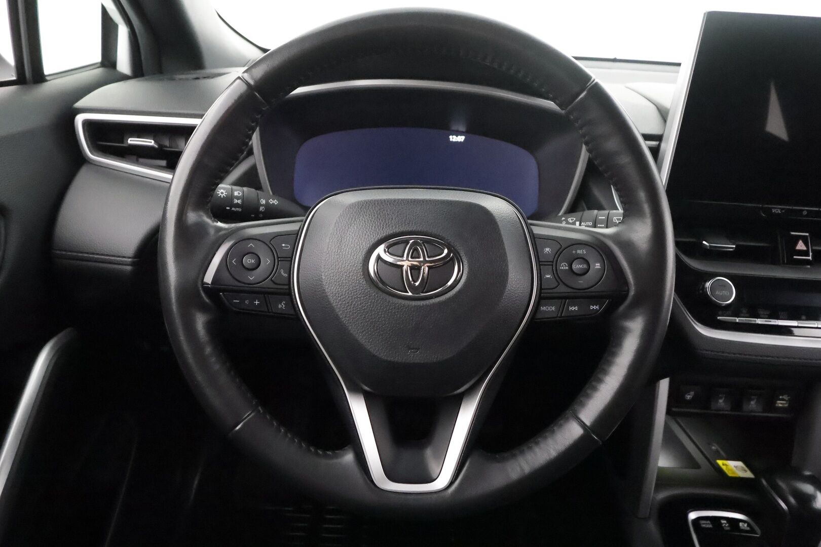 Toyota Corolla Cross 2023 2.0 Hybrid AWD-i Launch Edition - | Koukku | ACC | LED | P.Kamera | Katveavustin | Kaistavahti | Navi | Apple&Android | Keyless | Digimittaristo | 1-om Suomi-auto | 